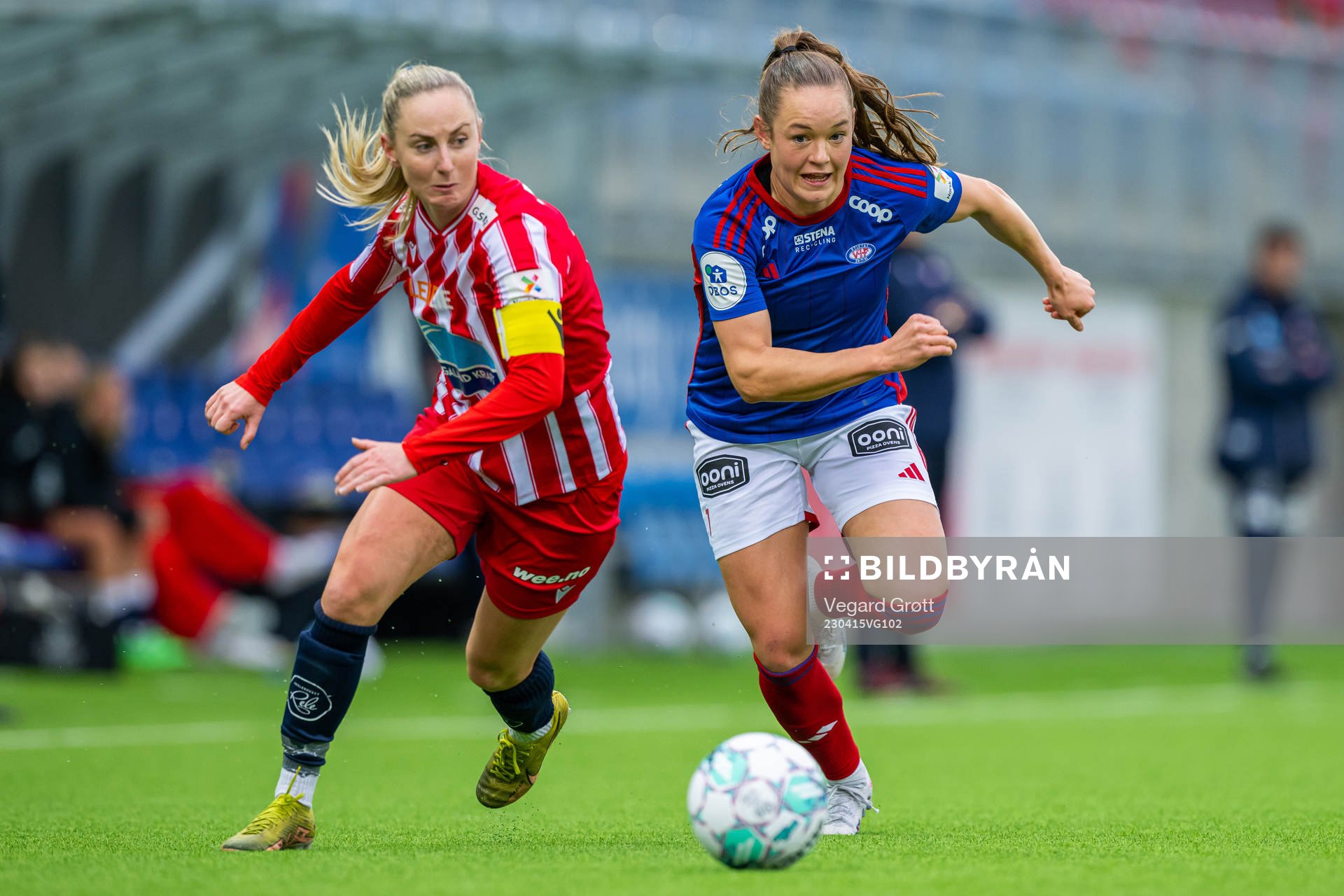 Hanna Dahl of Avaldsnes and Janni Thomsen of Vålerenga