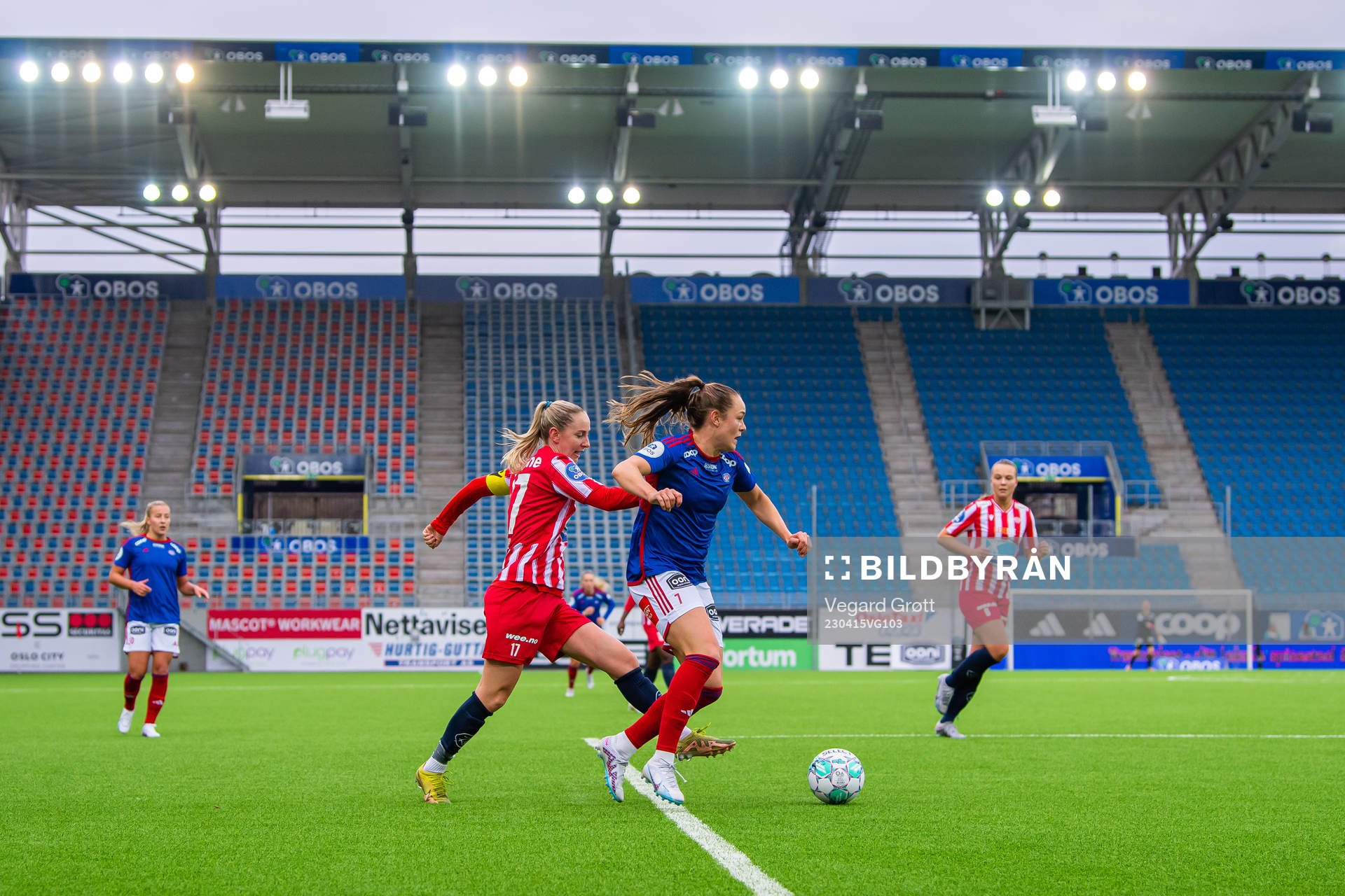 Hanna Dahl of Avaldsnes and Janni Thomsen of Vålerenga