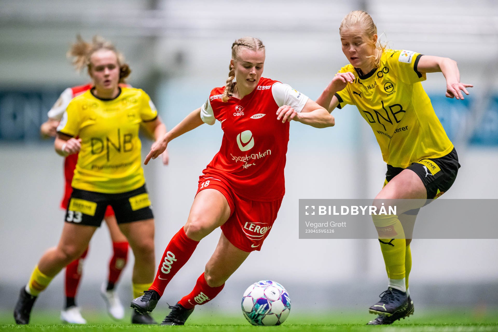 Nora Eide Lie of Brann and Katrine Winnem Jørgensen of LSK