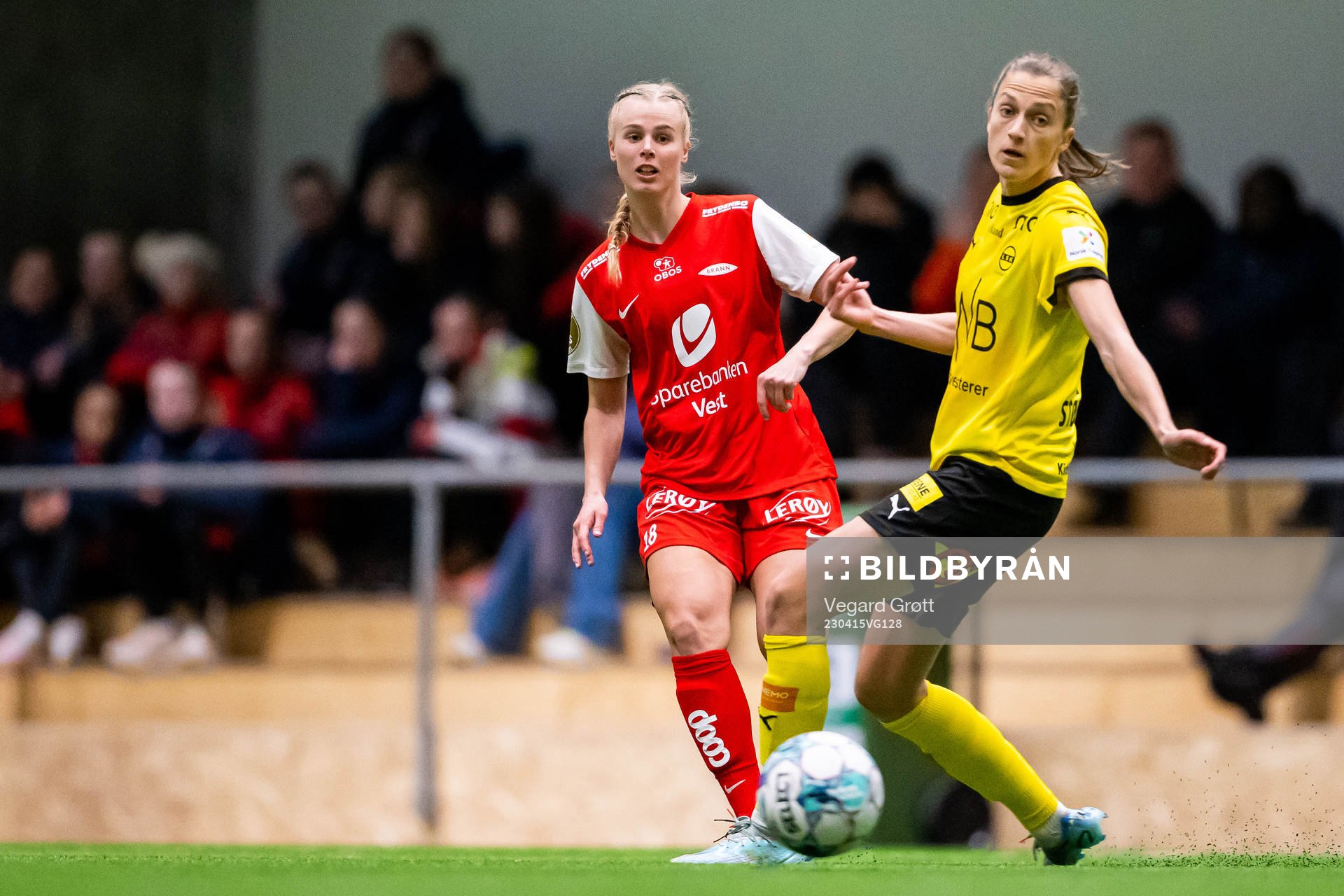 Nora Eide Lie of Brann and Emma Stølen Godø of LSK Kvinner