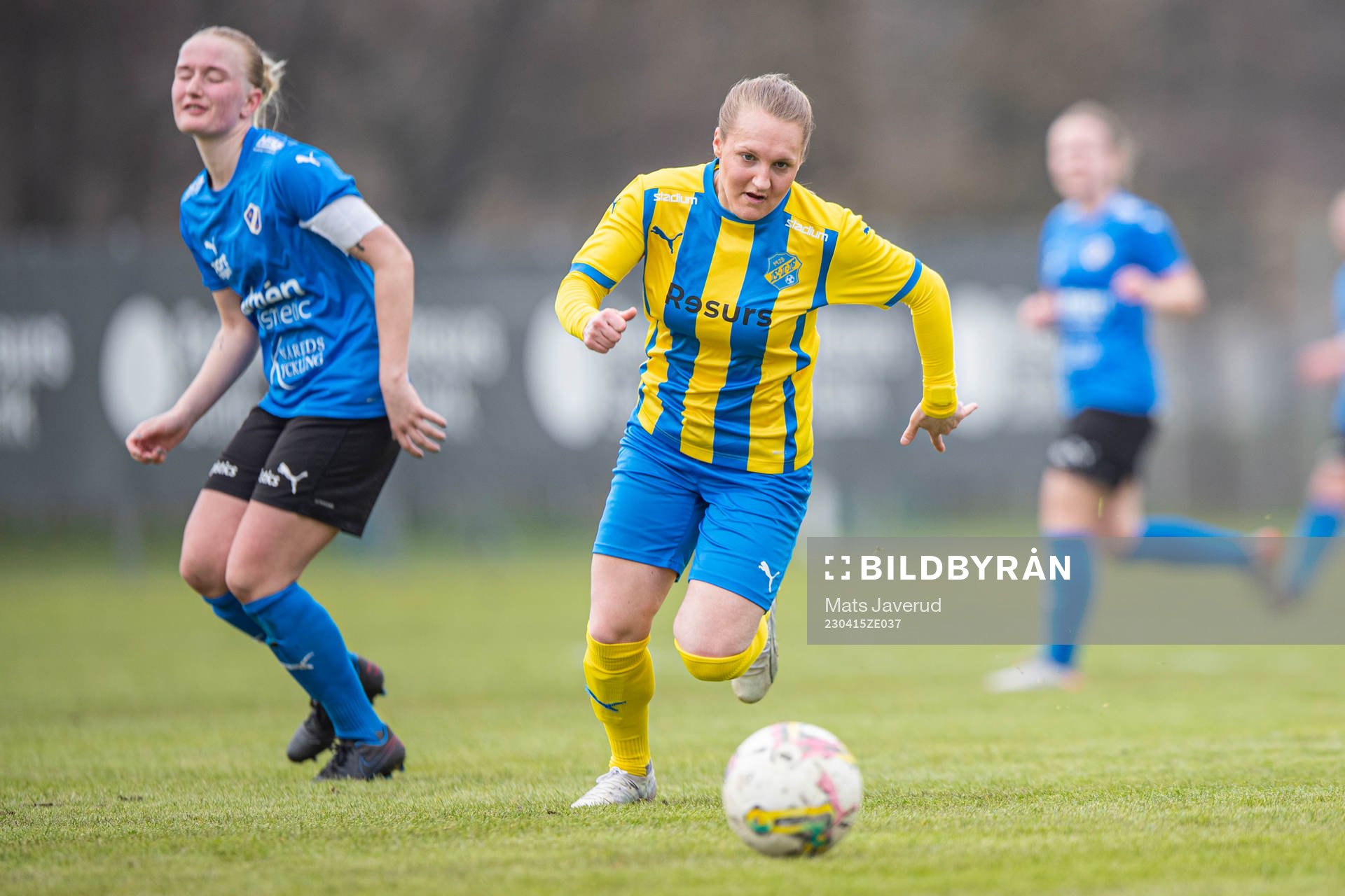 Eskilsminnes Alma Bertilsson under fotbollsmatchen i Division 1 södra mellan Eskilsminne och Halmstad den 15 april 2023 i Helsingborg.