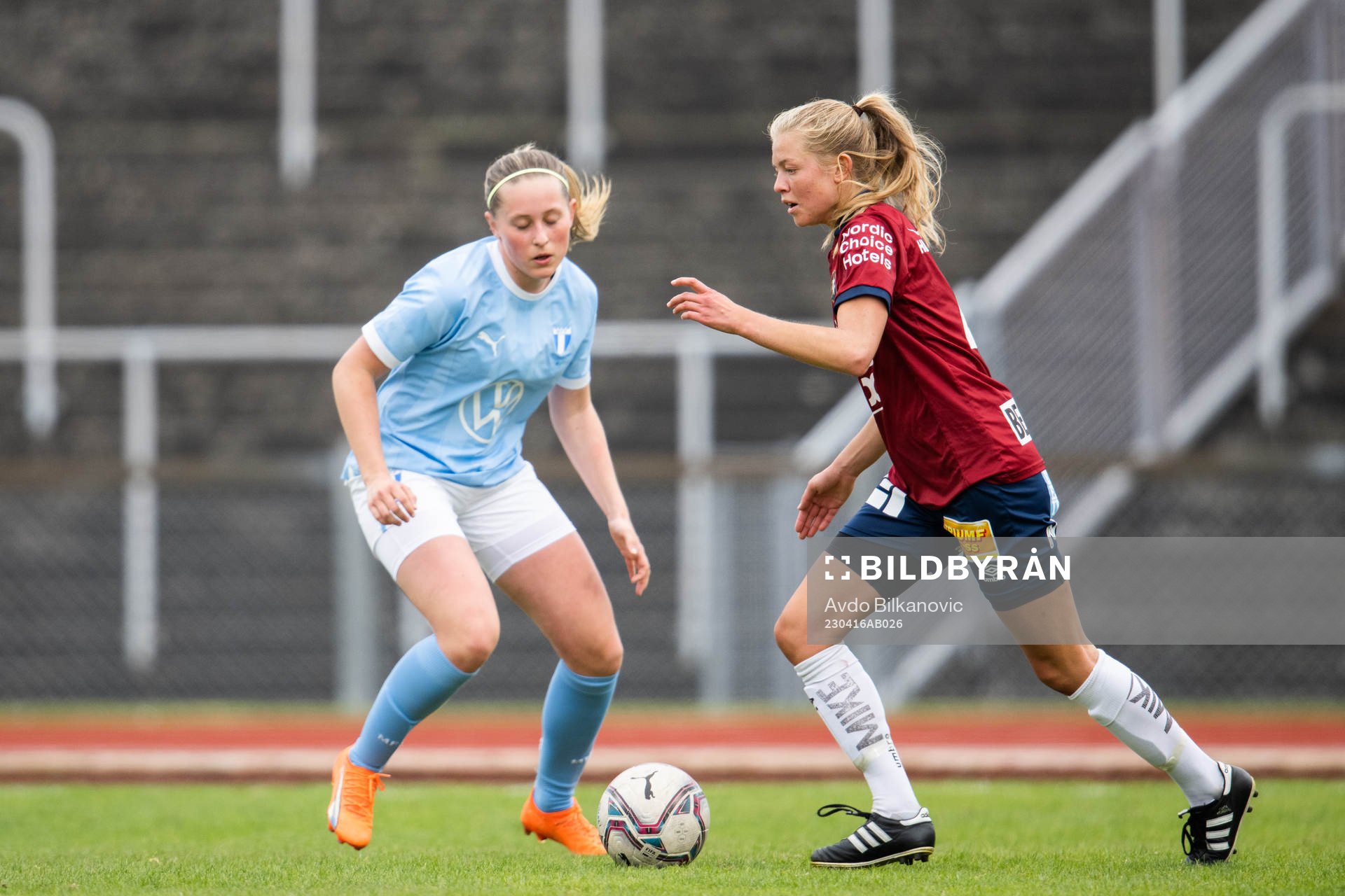 Malmö FFs Petronella Winblad och Örgrytes Emma Berthold