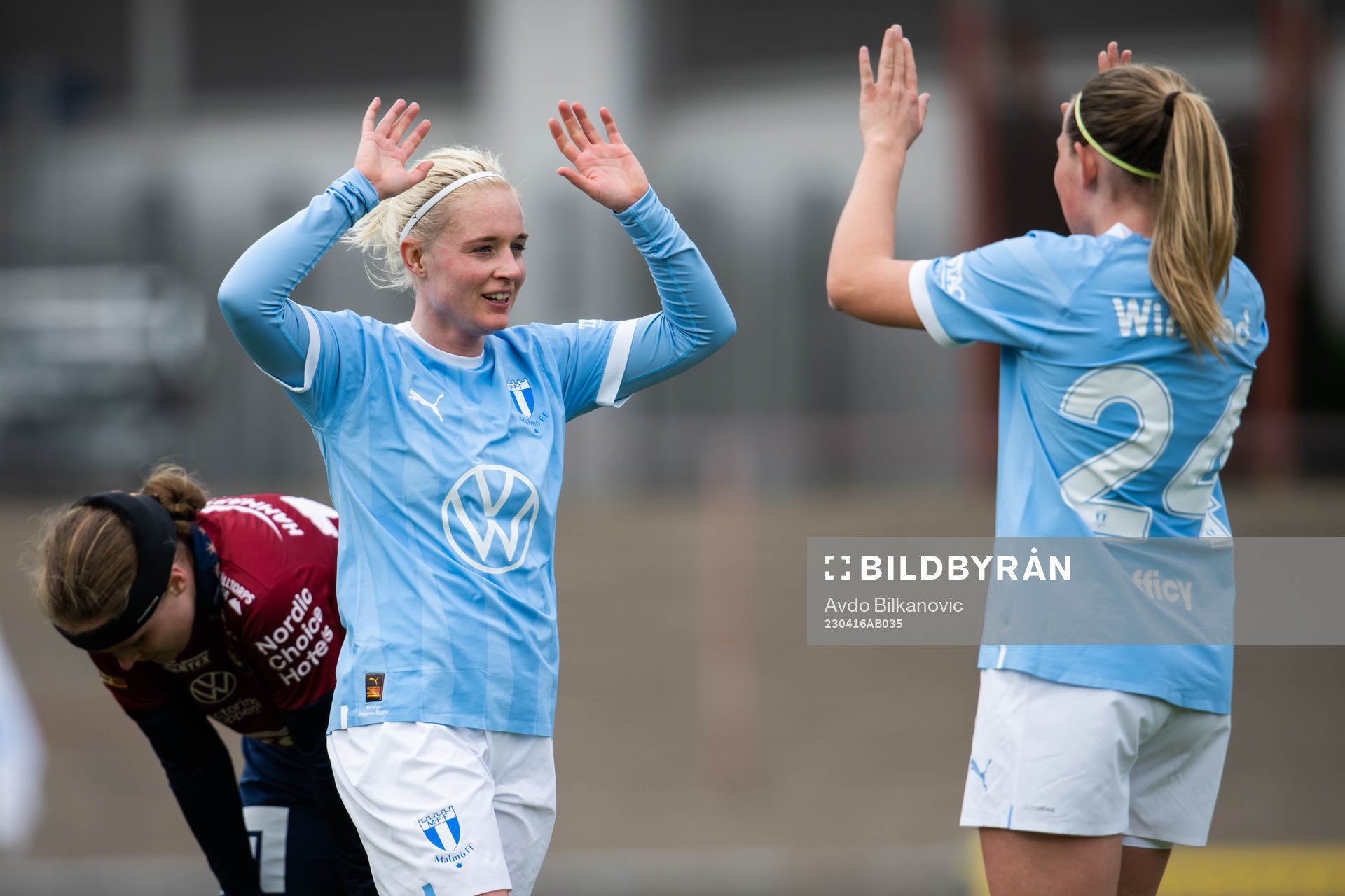 Malmö FFs Melina Skarström och Cornelia Lindgren jublar