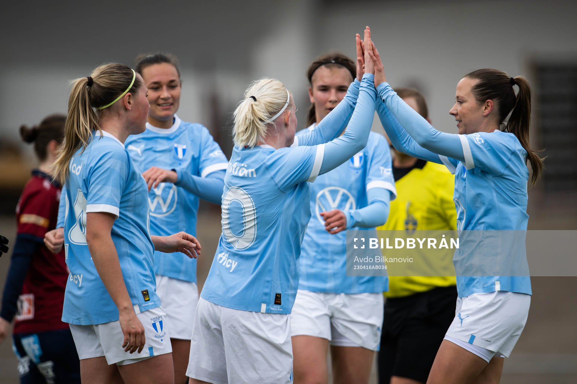 Malmö FFs Melina Skarström och Cornelia Lindgren  jublar