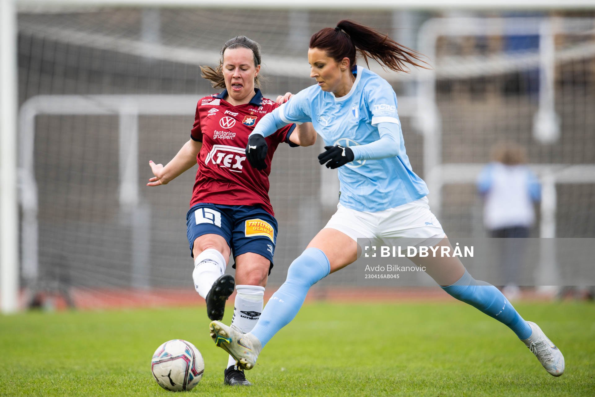 Malmö FFs Malin Gunnarsson och Örgrytes Emma Berthold
