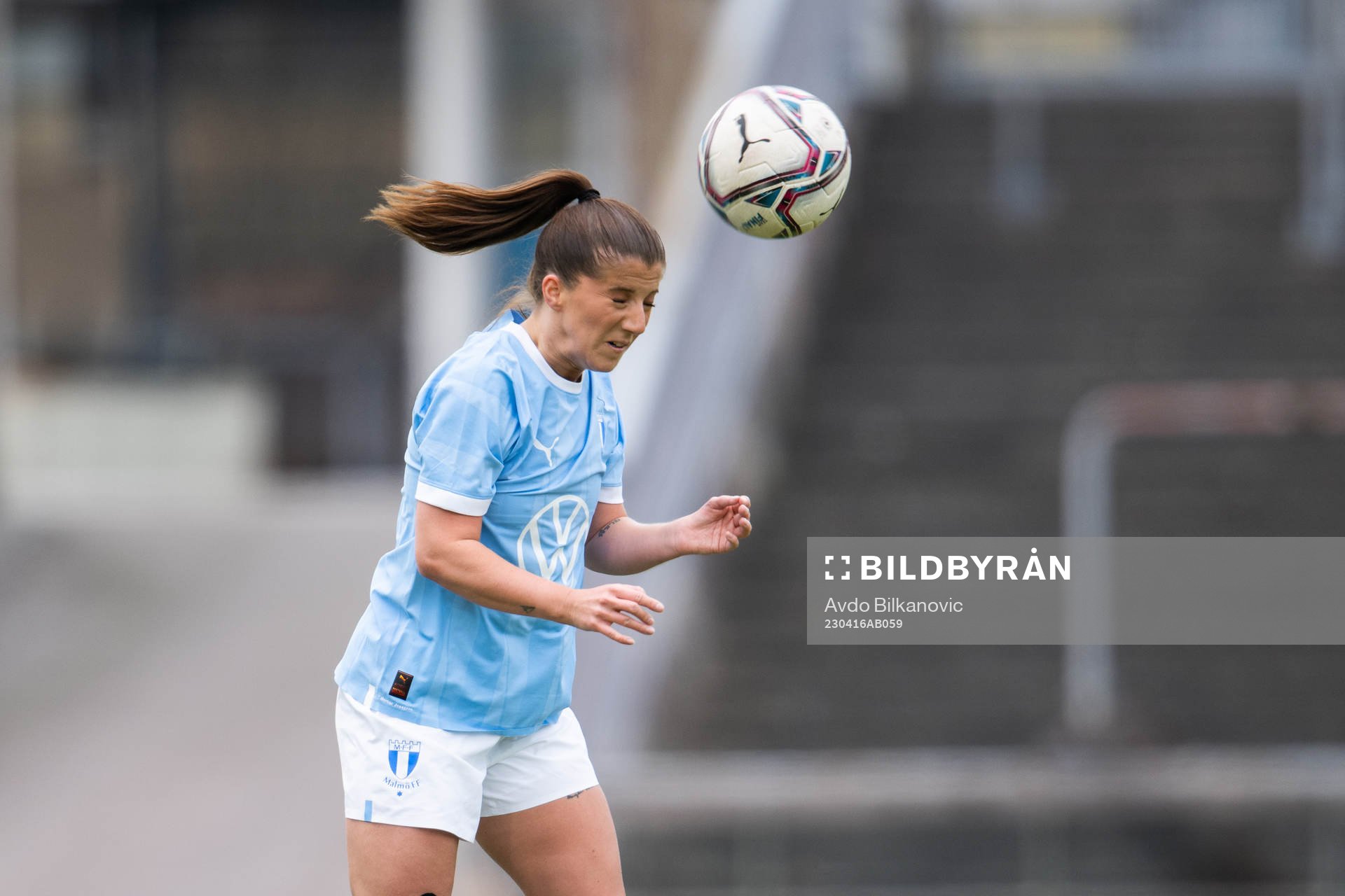 Malmö FFs Lovisa Wifvesson under fotbollsmatchen i Division 1 södra mellan Malmö FF och Örgryte IS den 16 april 2023 i Malmö. 