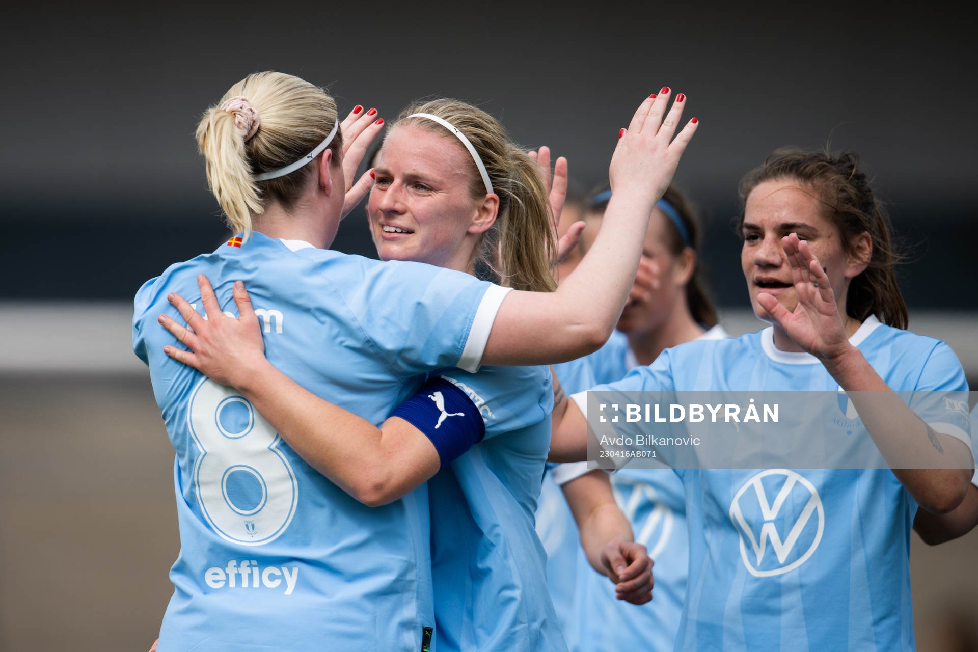 Malmö FFs Amanda Kander och Rebecka Holm jublar