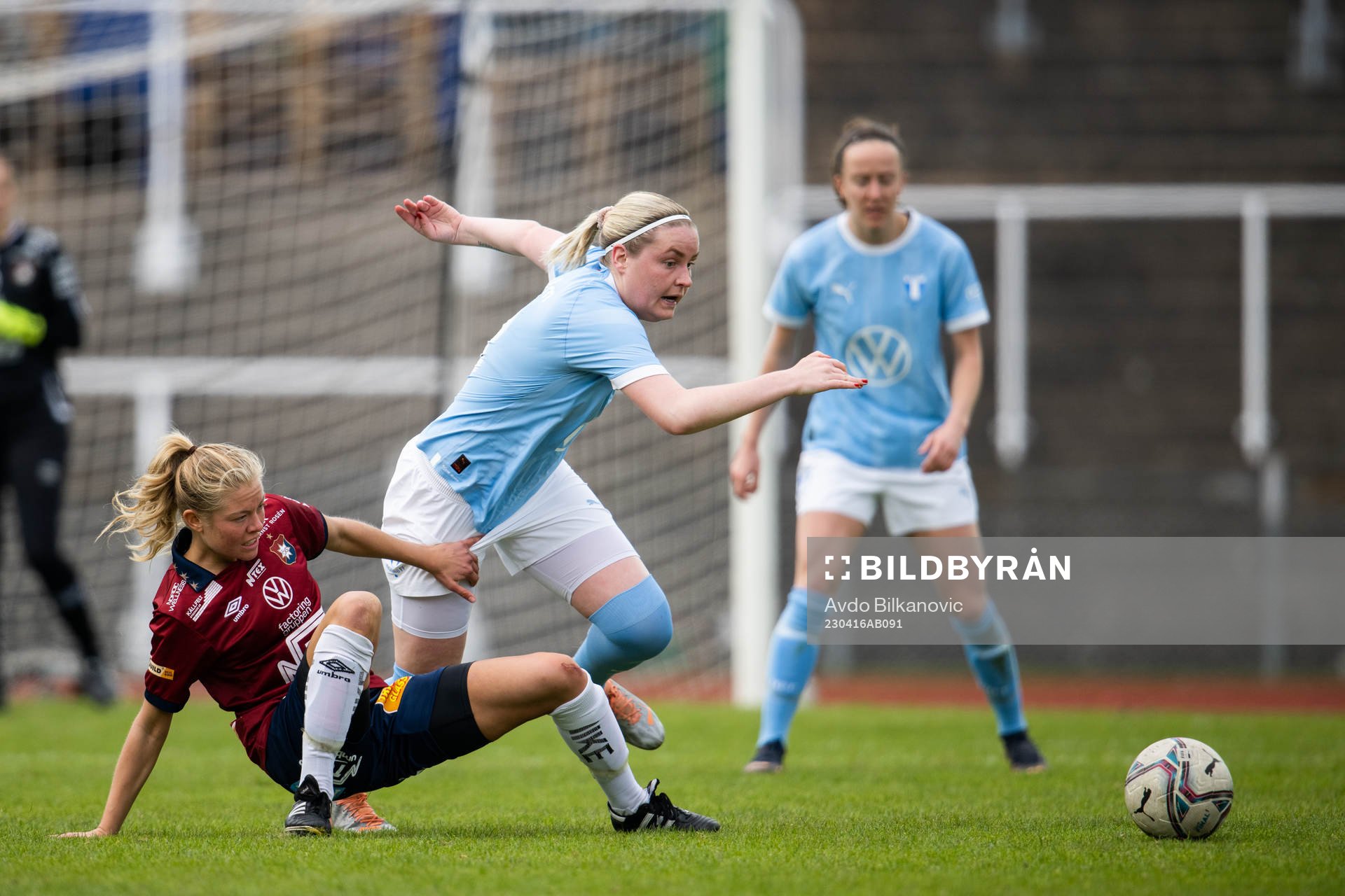 Malmö FFs Rebecka Holm och Örgrytes Emma Berthold