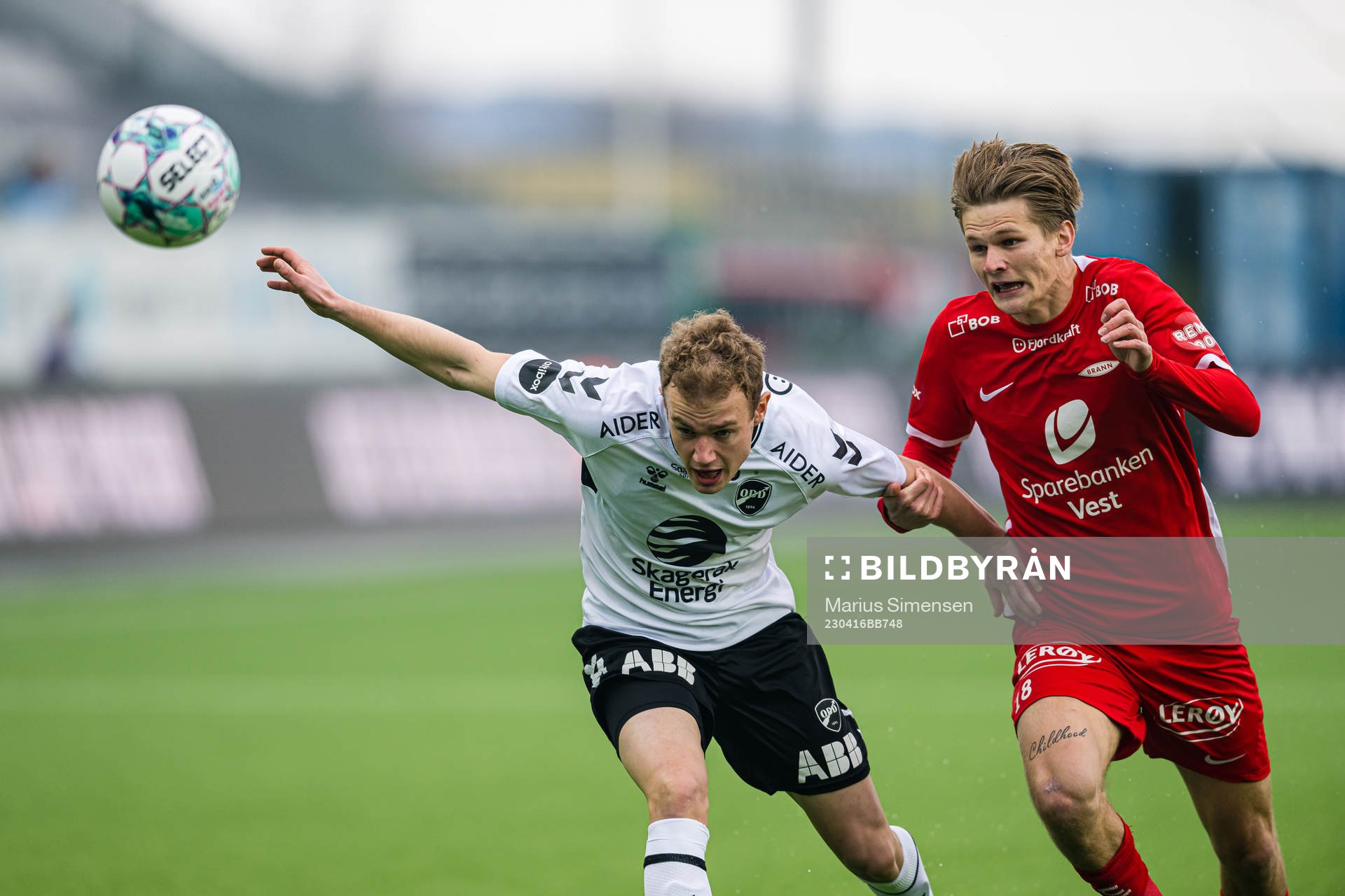 Dennis Gjengaar of Odd and David Møller Wolfe of Brann