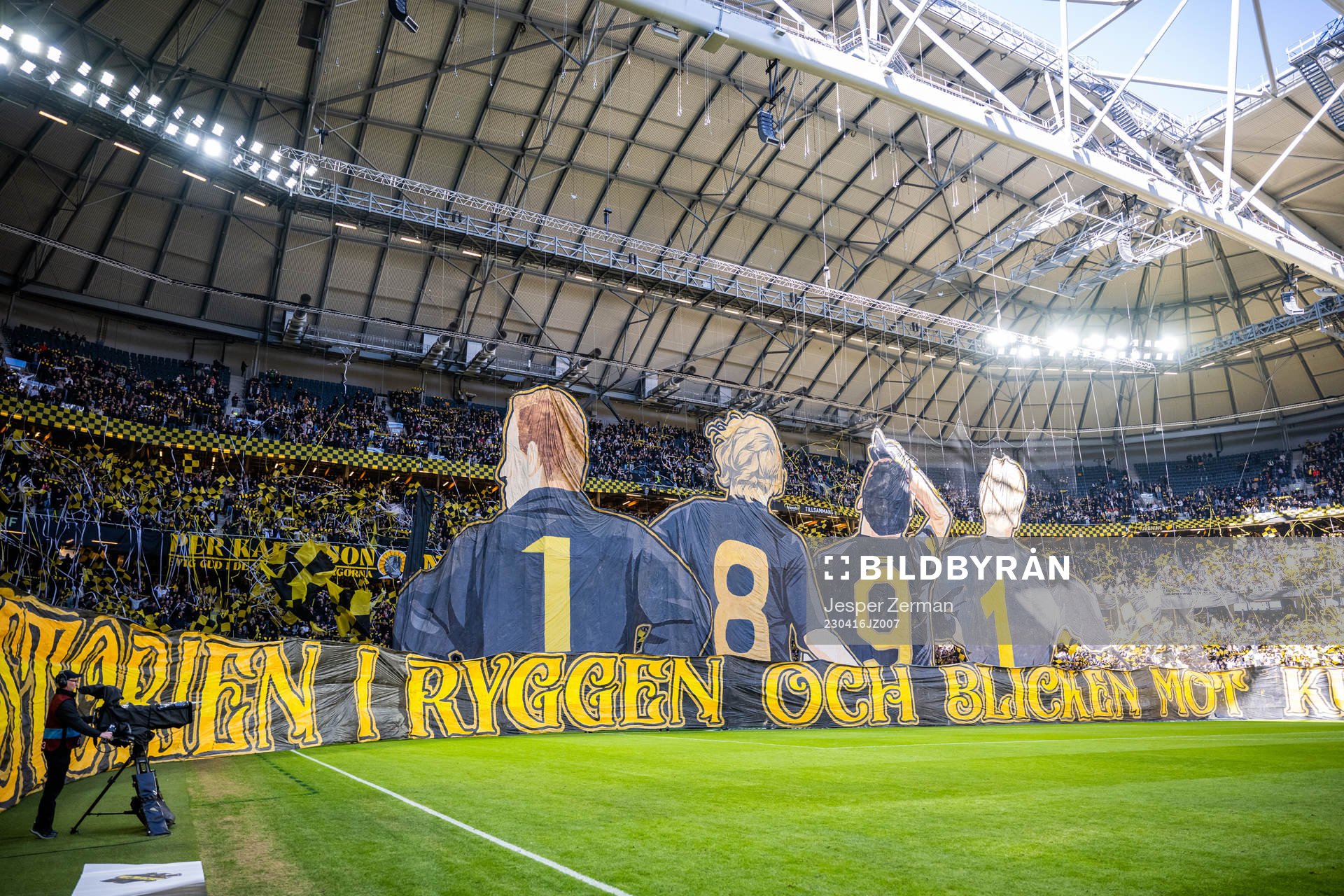 AIKs supportrar med ett tifo