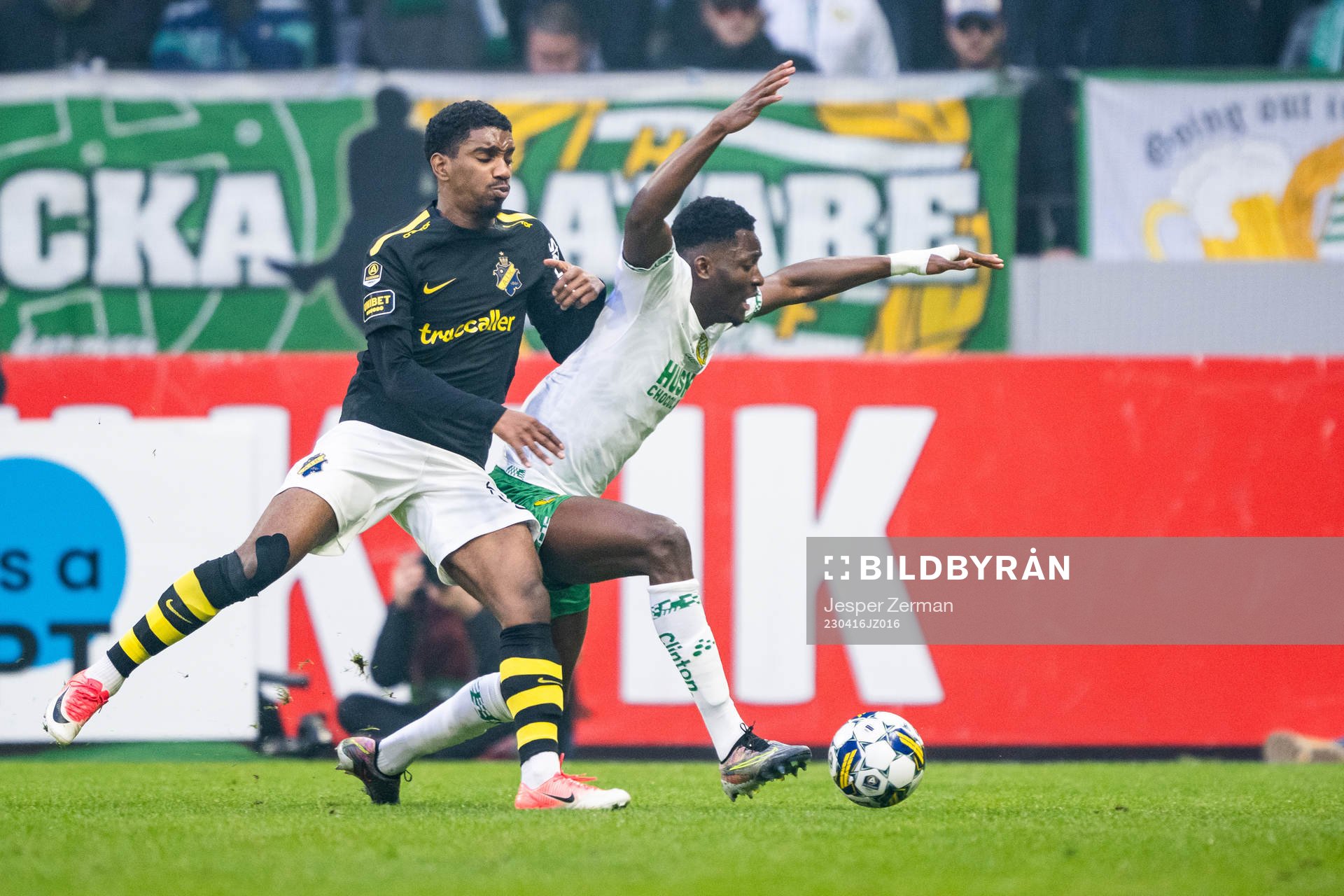 AIKs Alexander Fesshaie Beraki och Hammarbys Nathaniel Adjei