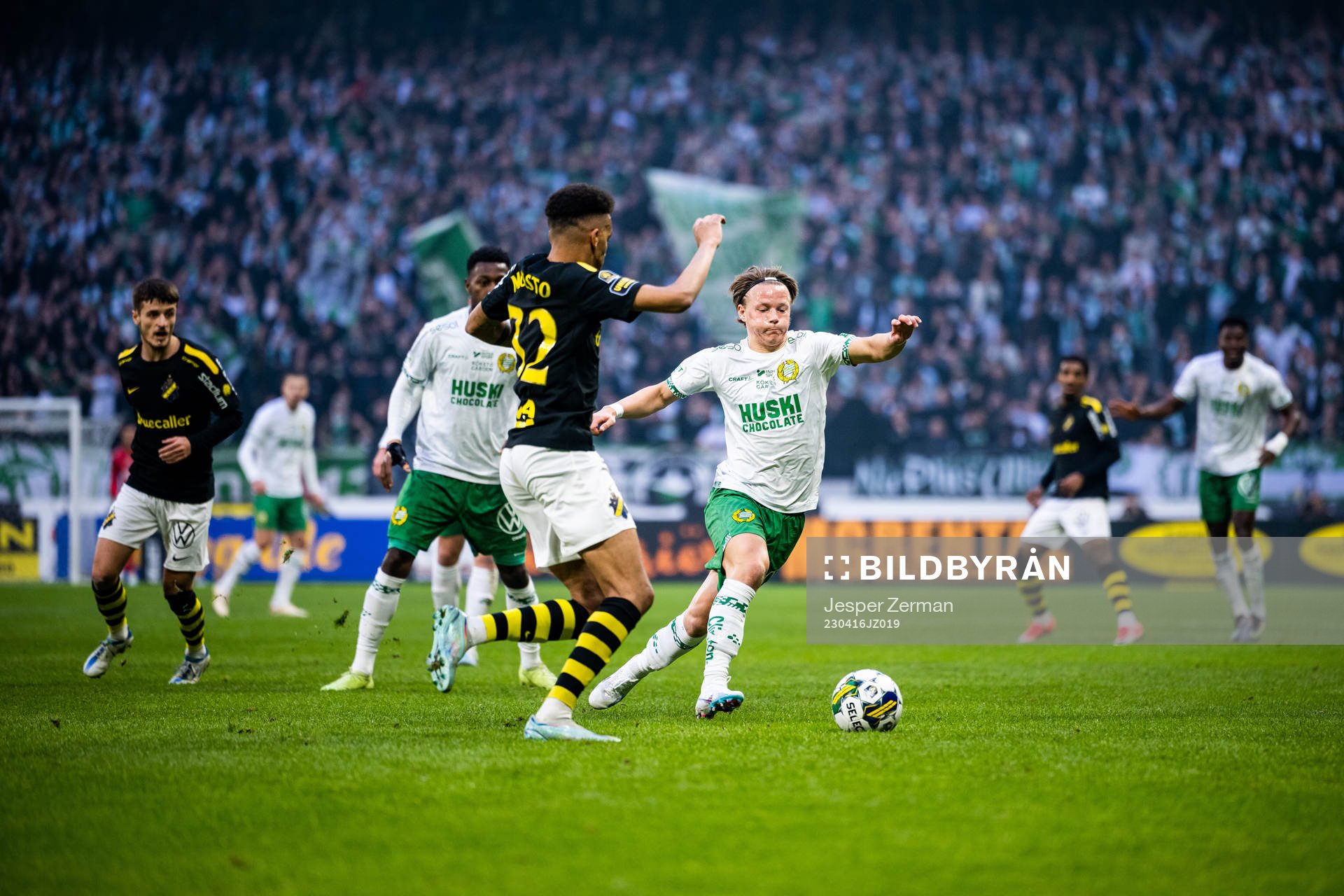 AIKs Rui Modesto och Hammarbys August Mikkelsen
