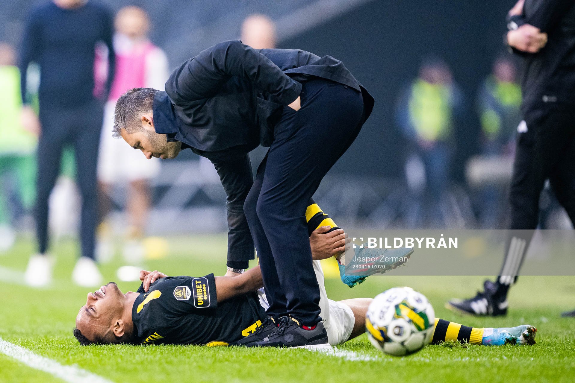 AIKs Bilal Hussein och Hammarbys tränare Marti Cifuentes
