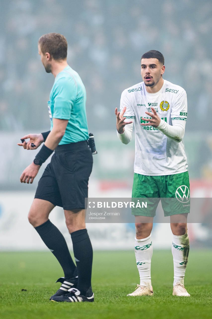 Hammarbys Edvin Kurtulus reagerar mot domare Glenn Nyberg