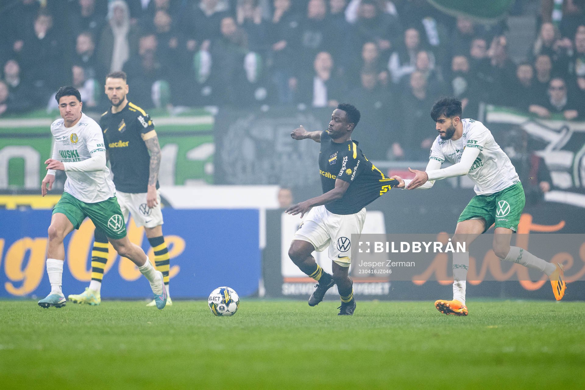 AIKs Erick Otieno och Hammarbys Montader Madjed