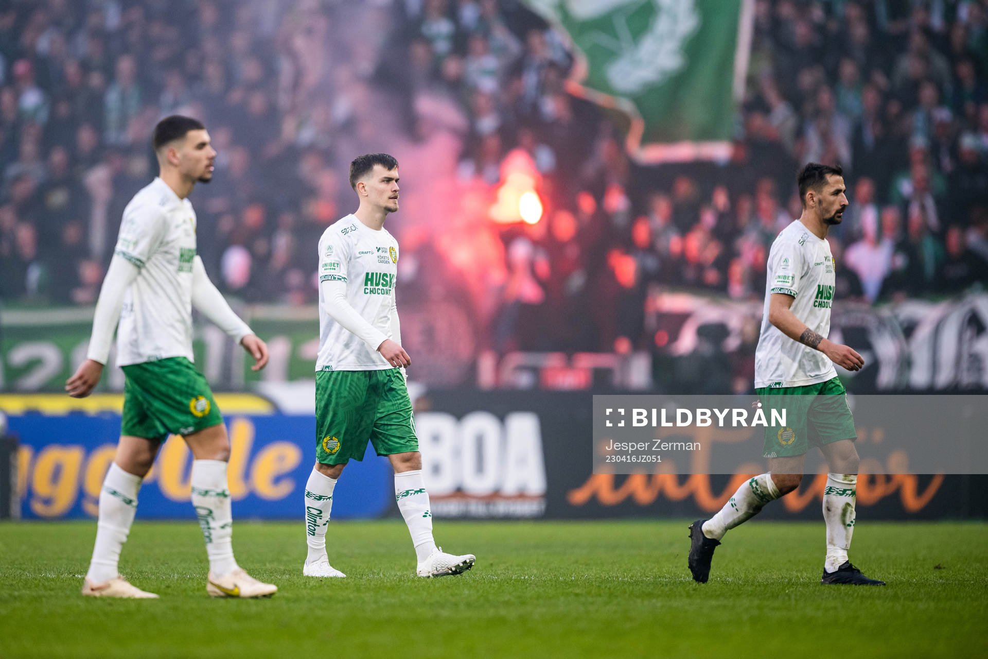 Hammarbys Pavle Vagic lämnar planen då matchen pausats