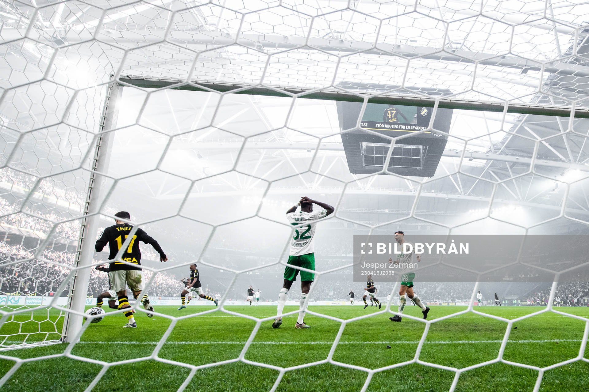 Hammarbys Nathaniel Adjei och Loret Sadiku deppar