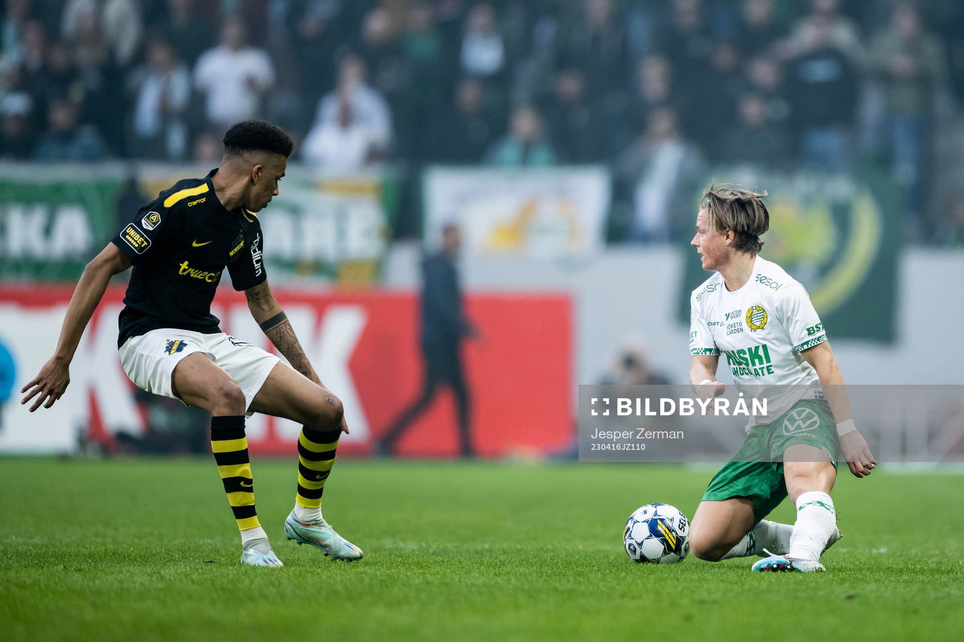 AIKs Rui Modesto och Hammarbys August Mikkelsen