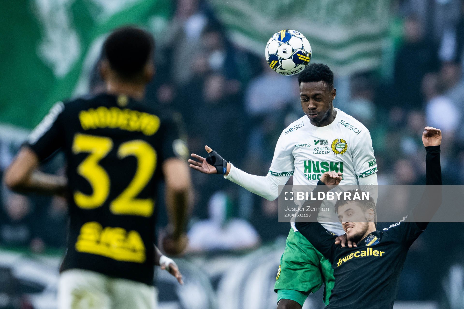 Hammarbys Shaquille Pinas och AIKs Vincent Thill