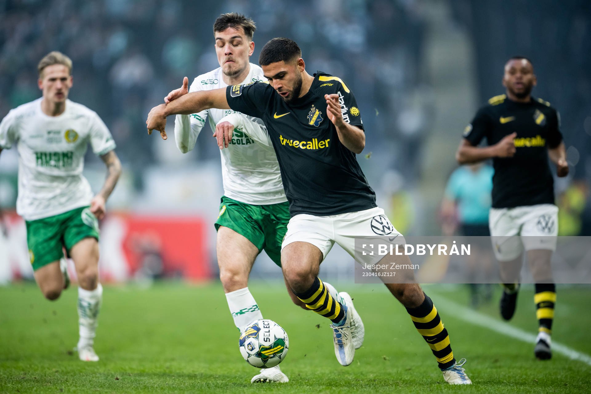 Hammarbys Pavle Vagic och AIKs Omar Faraj