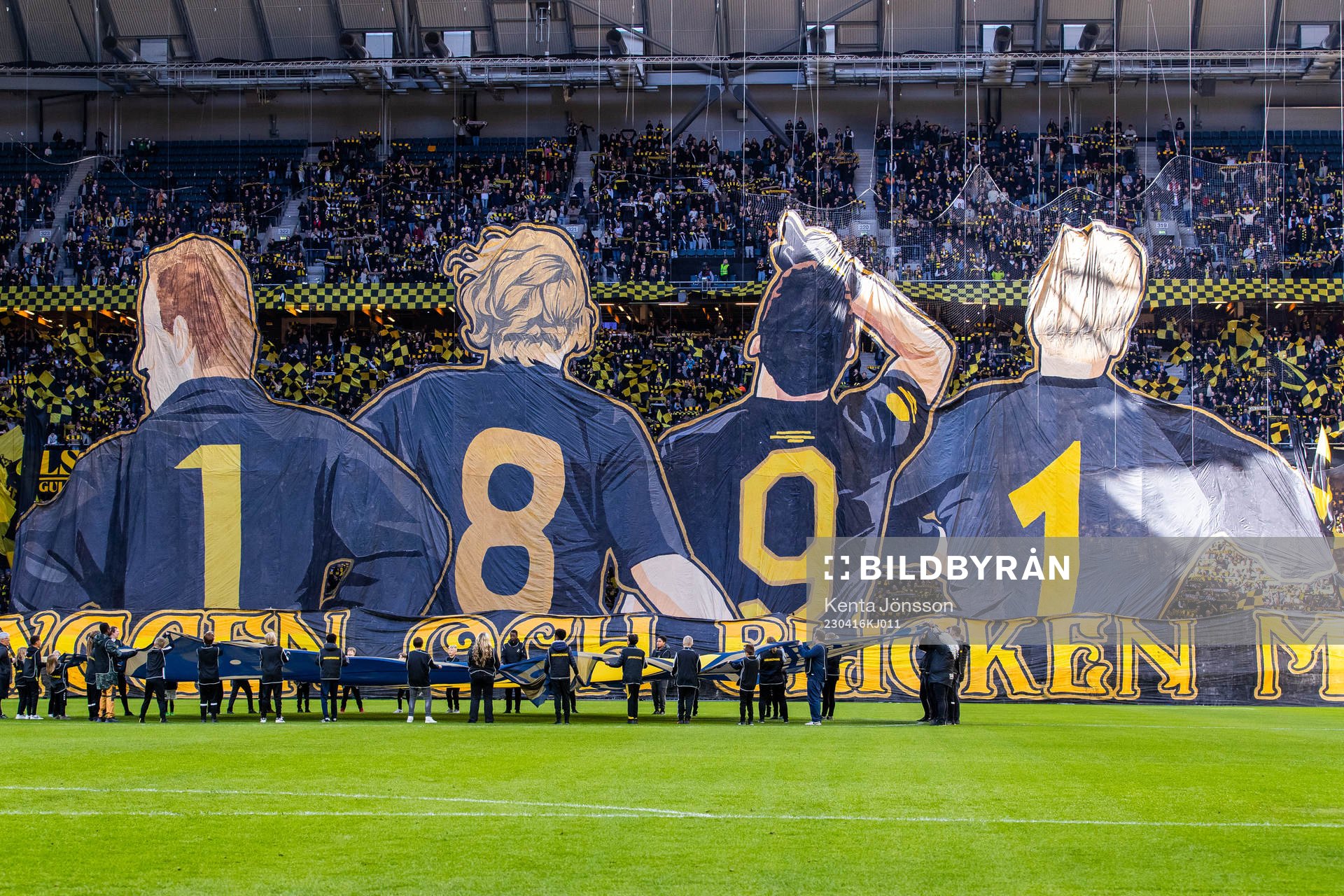 AIKs supportrar med ett tifo