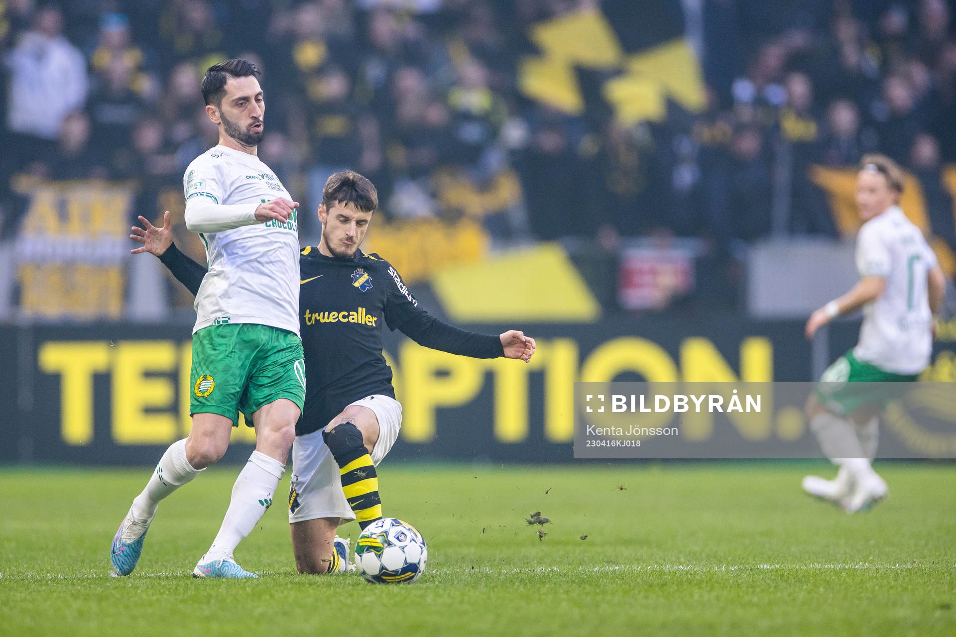 Hammarbys Nahir Besara och AIKs Vincent Thill