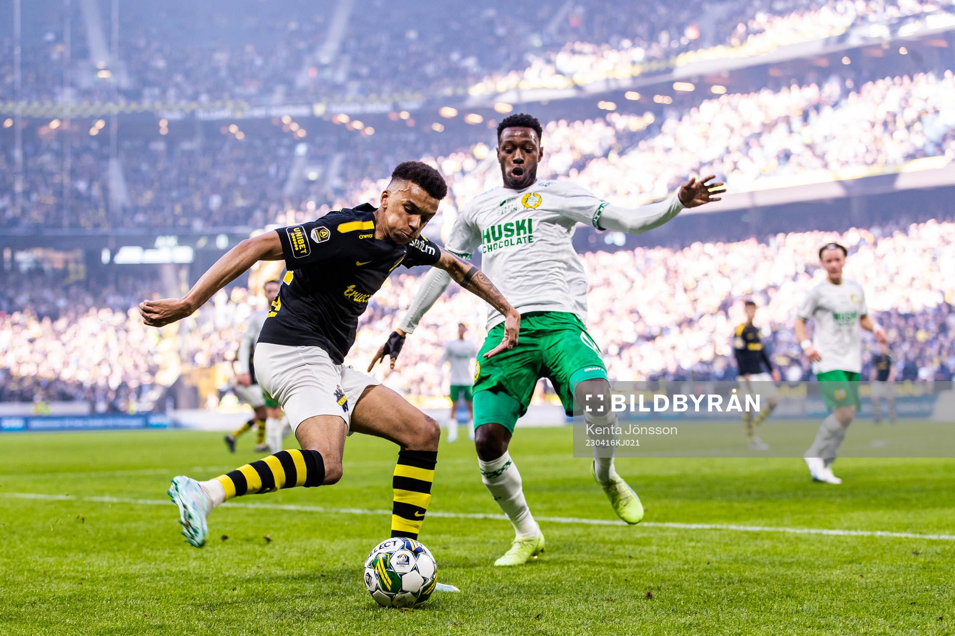 AIKs Rui Modesto och Hammarbys Shaquille Pinas