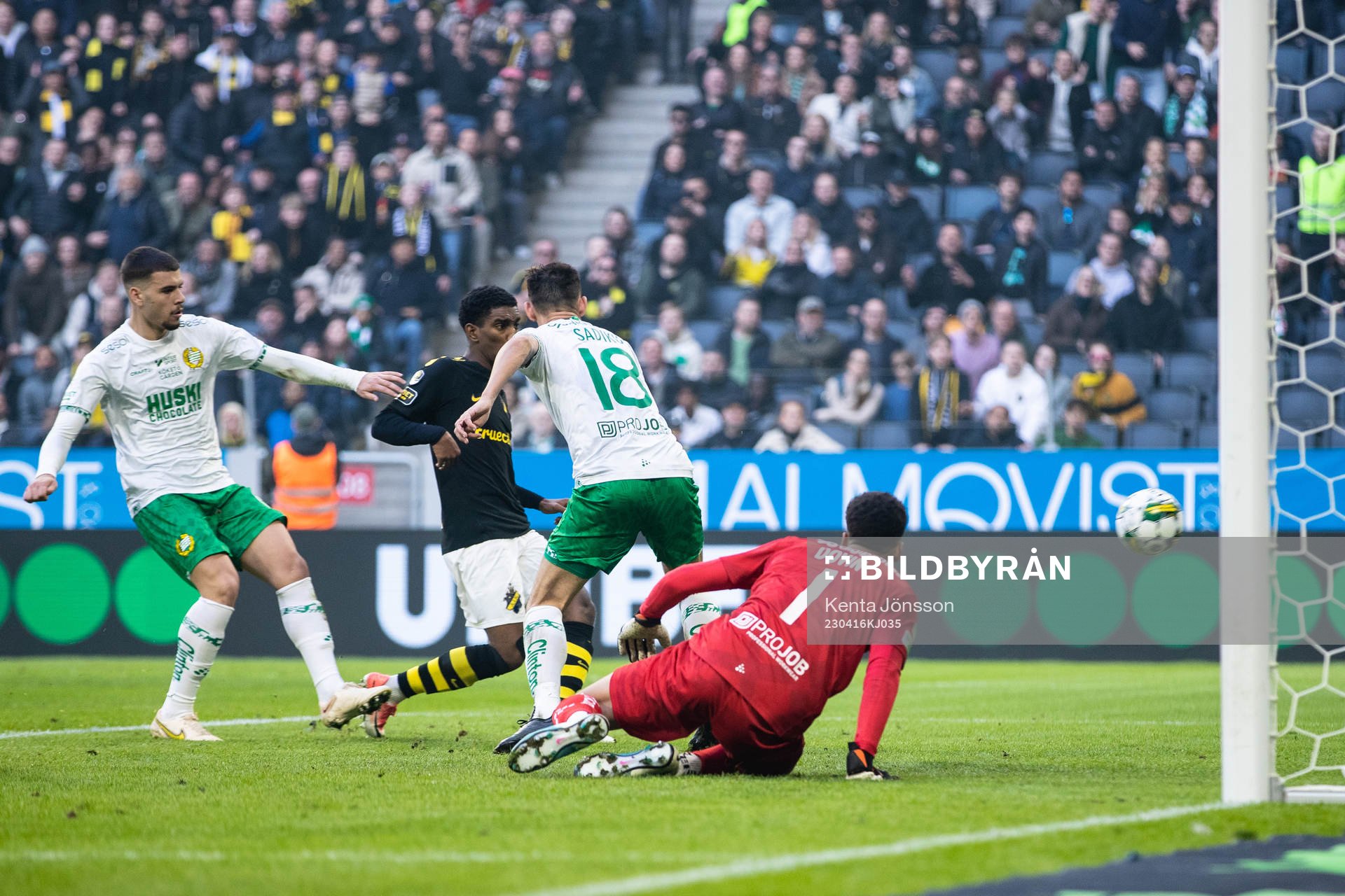 s Alexander Fesshaie gör 1-0 bakom Hammarbys målvakt