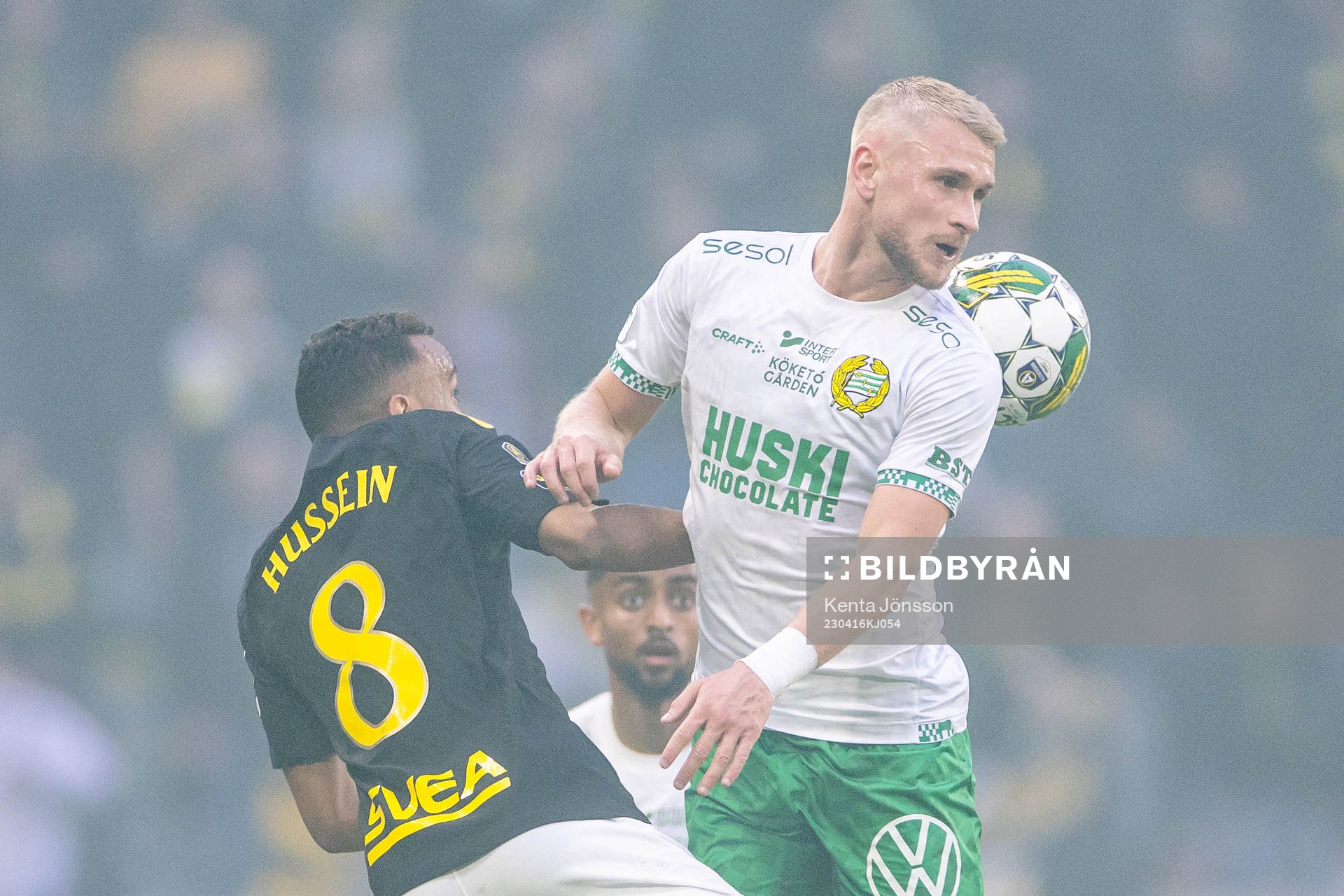 AIKs Bilal Hussein och Hammarbys Simon Strand