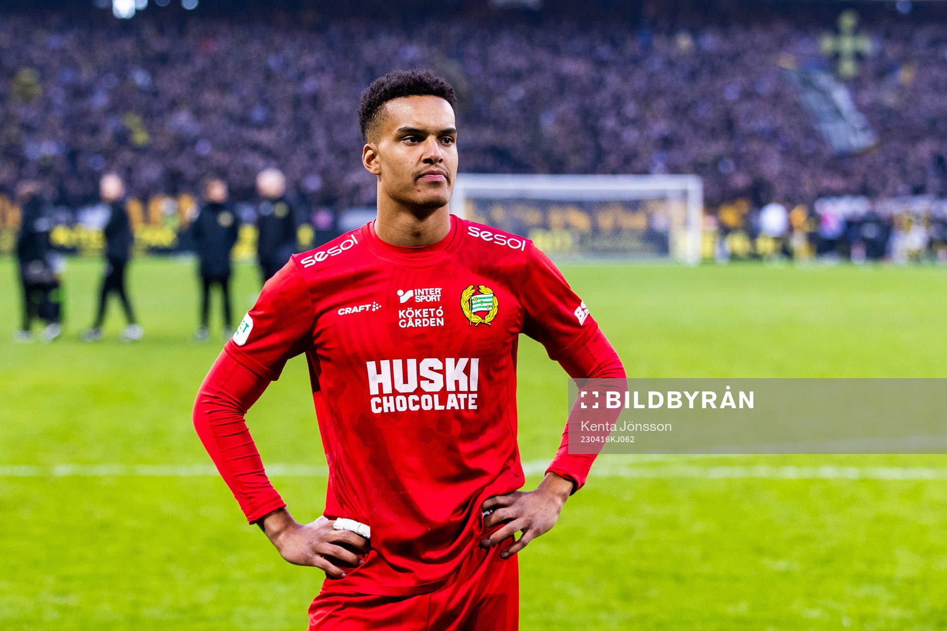 Hammarbys målvakt Oliver Dovin deppar