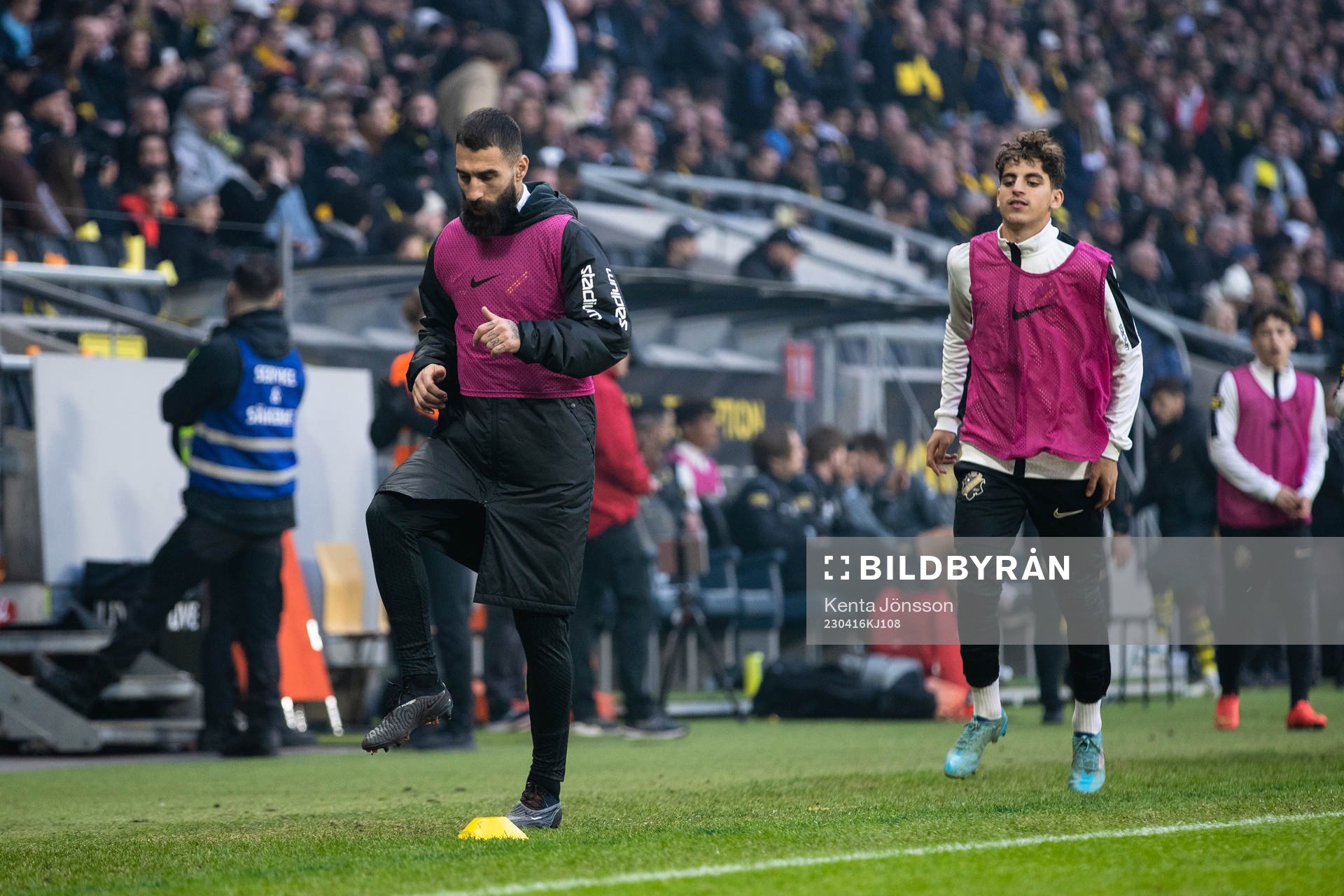 s Jimmy Durmaz värmer upp