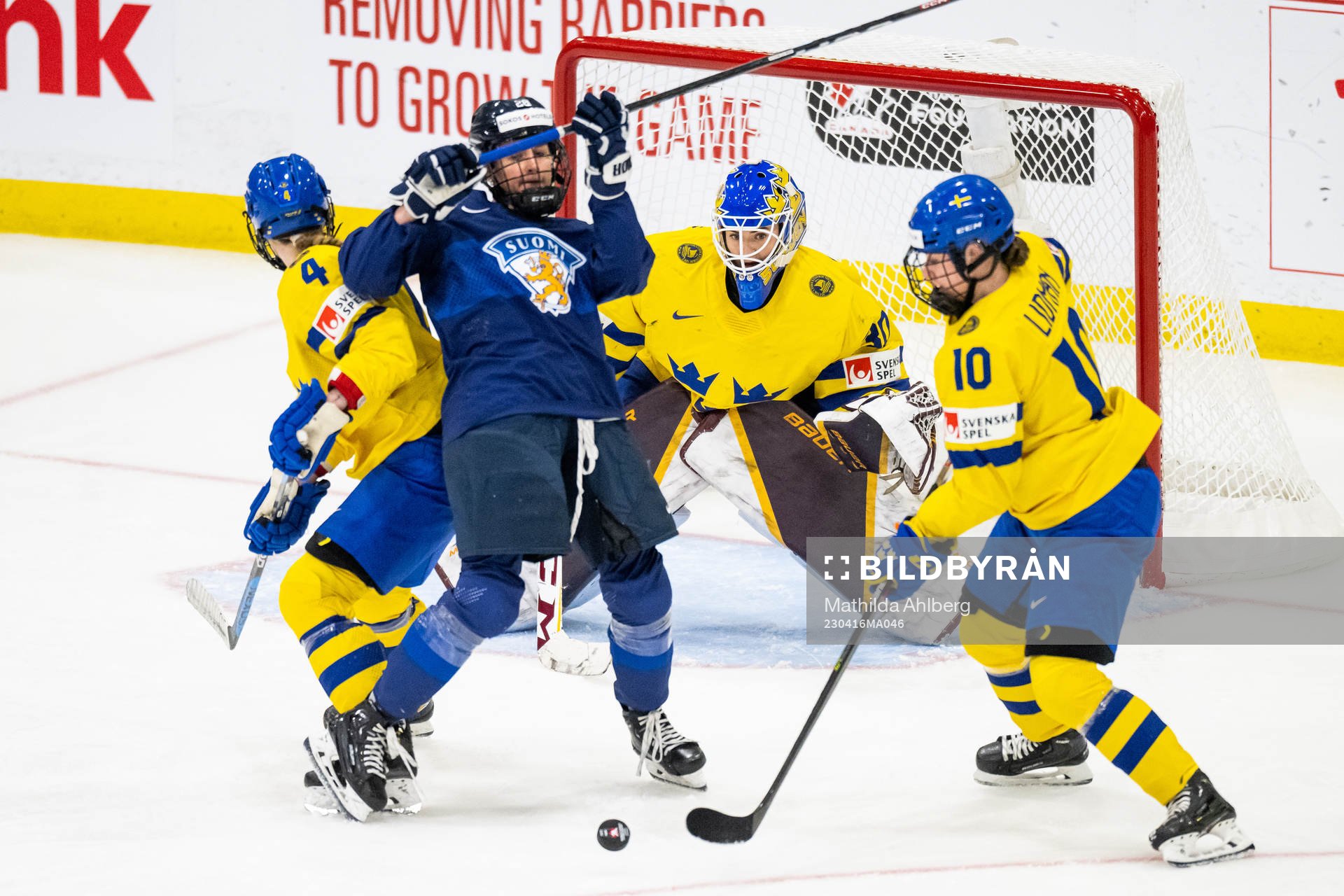 Linnéa Andersson, goaltender Emma Söderberg and Nathalie
