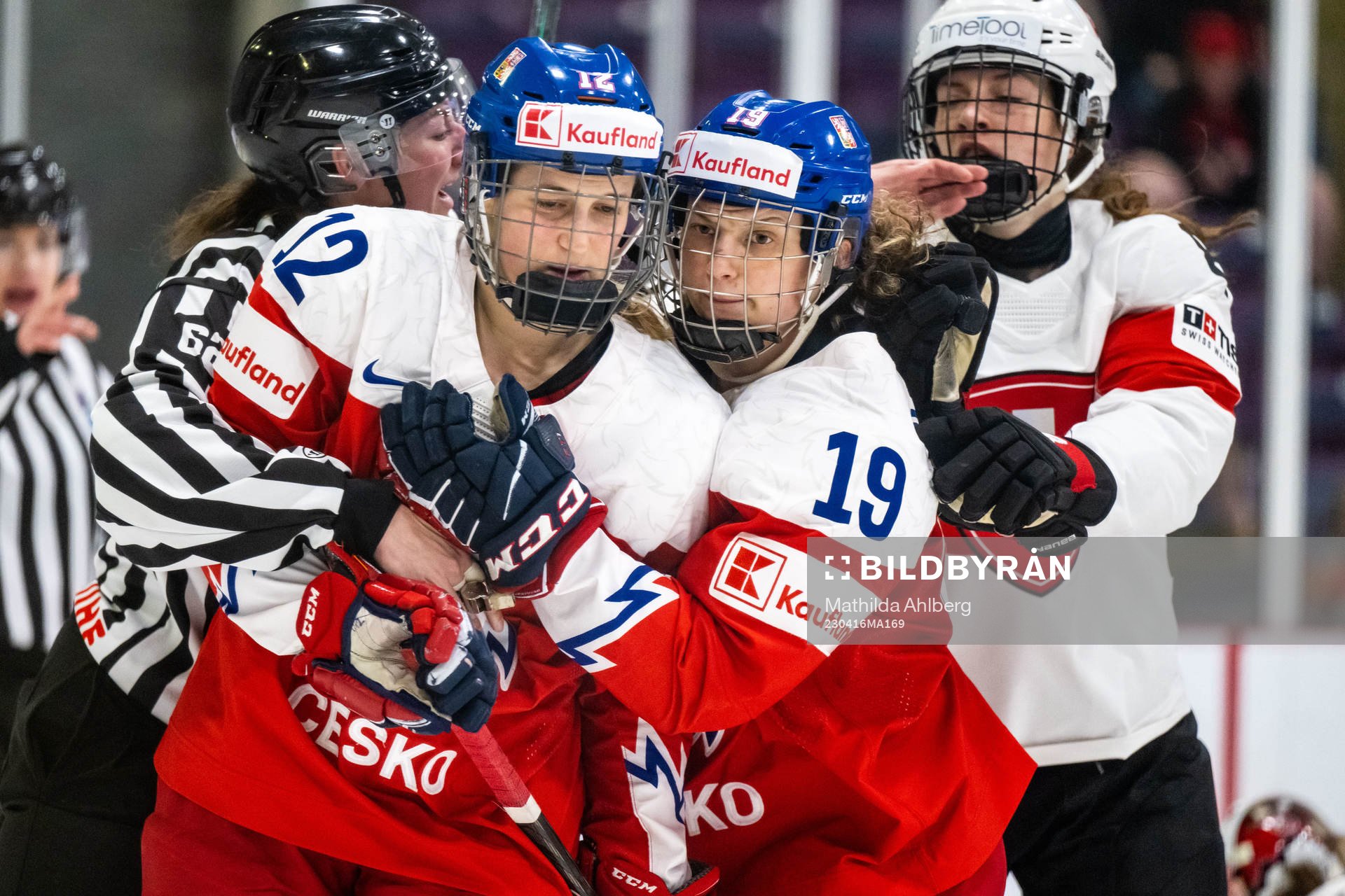 Klara Hymlarova and Natalie Mlynkova of Czech Republic
