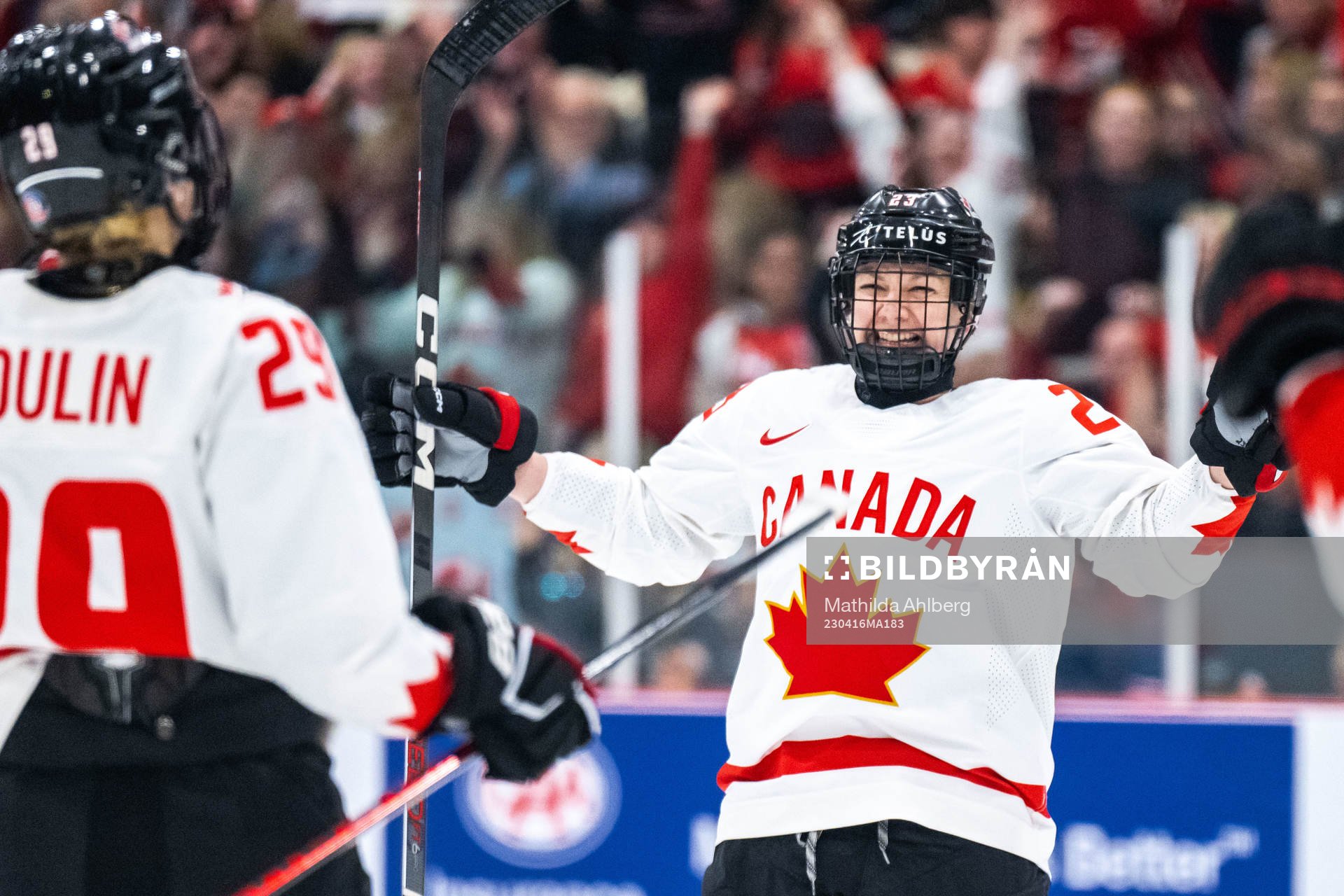 Erin Ambrose of Canada celebrates 1-0 scored by