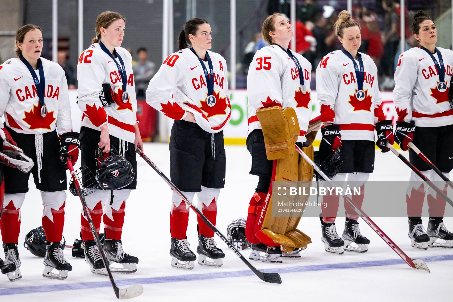 Players of Canada looks dejected