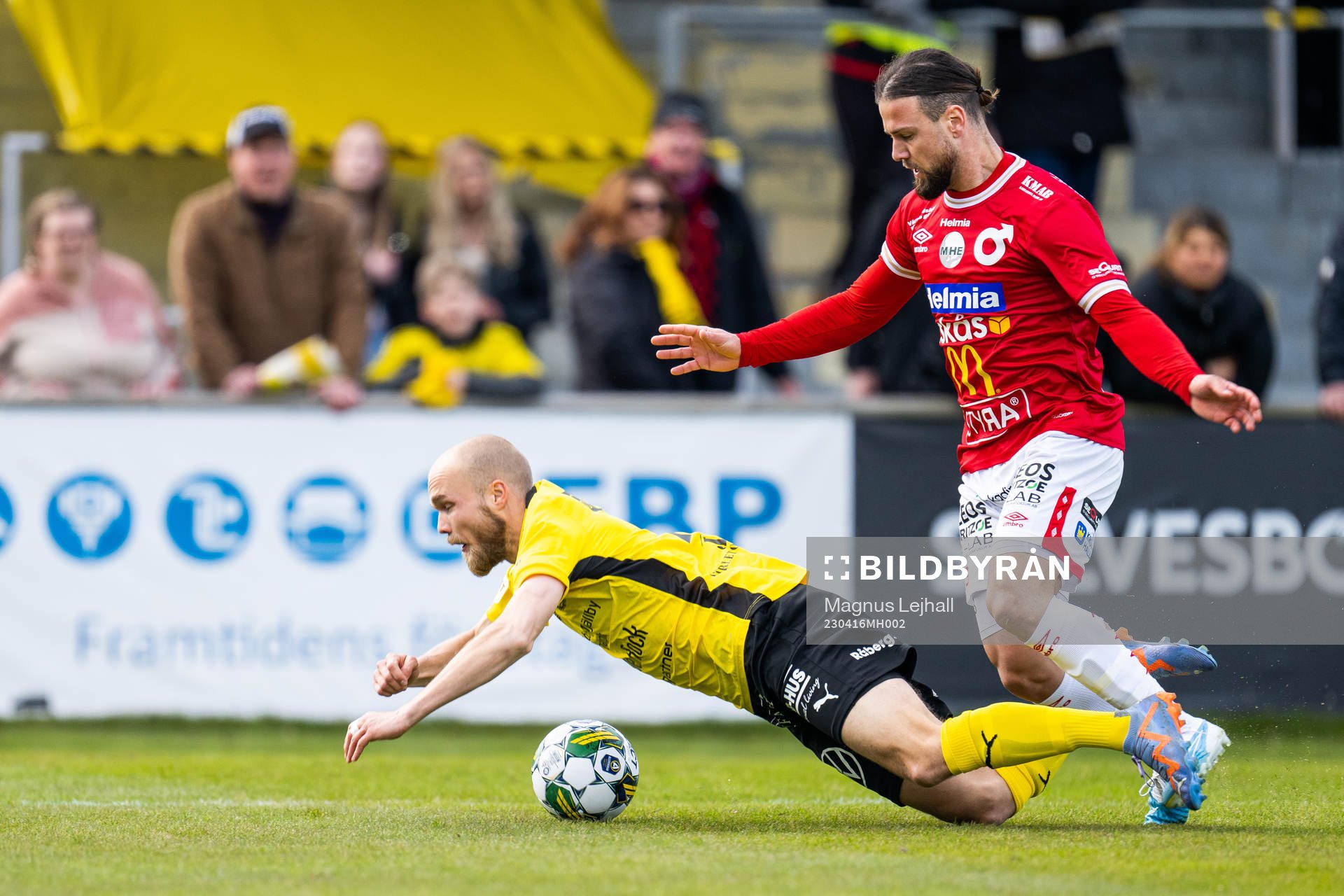 Mjällbys Viktor Gustafson och Degerfors Abdelkarim Mammar