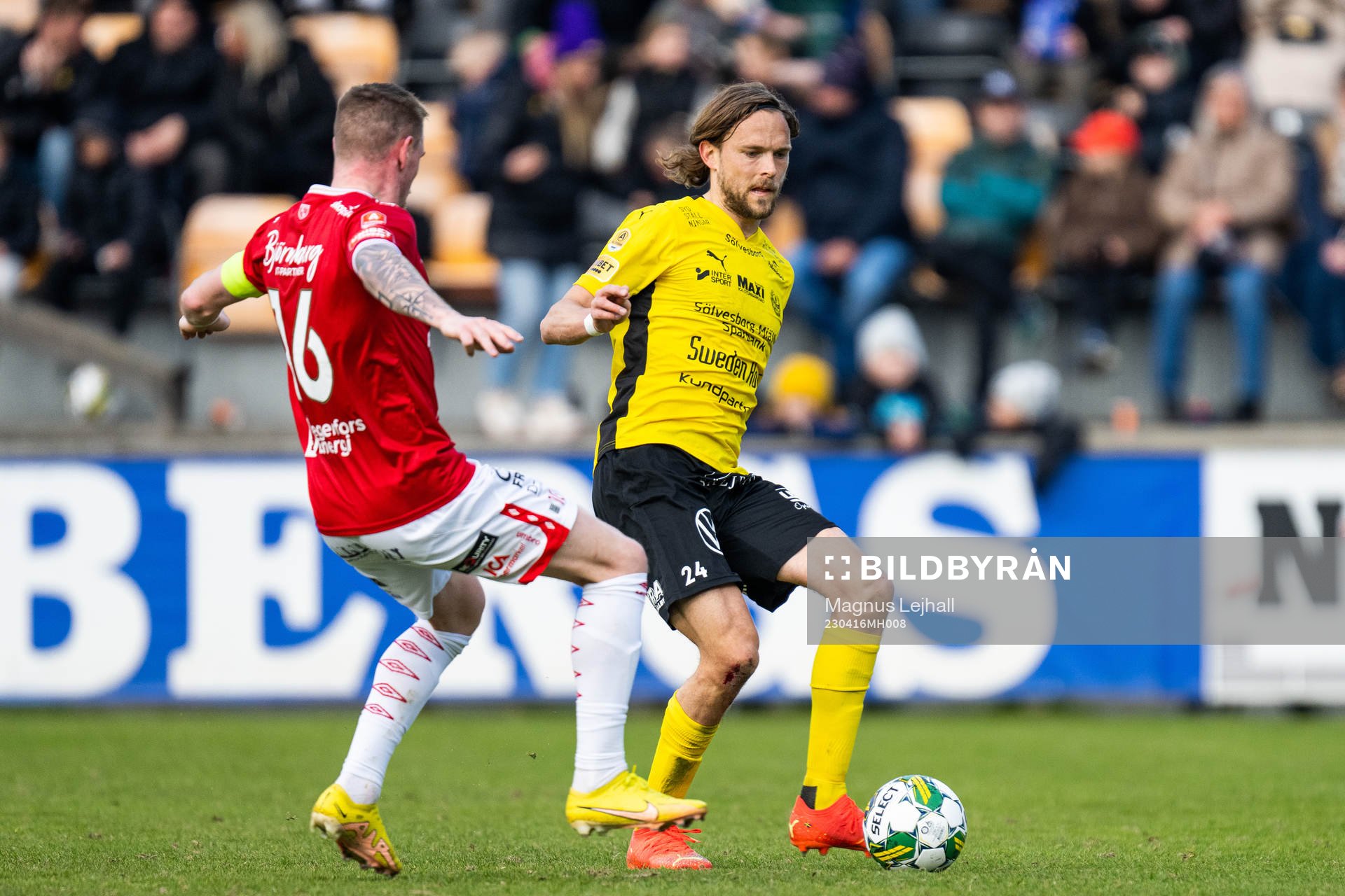 Degerfors Rasmus Örqvist och Mjällbys Tom Pettersson