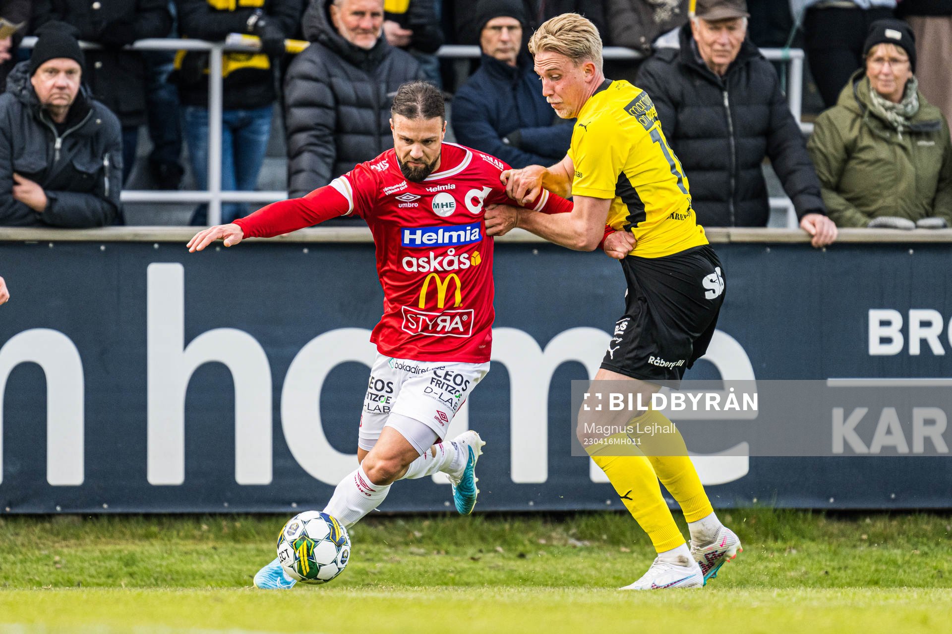 Degerfors Abdelkarim Mammar Chaouche och Mjällbys Herman