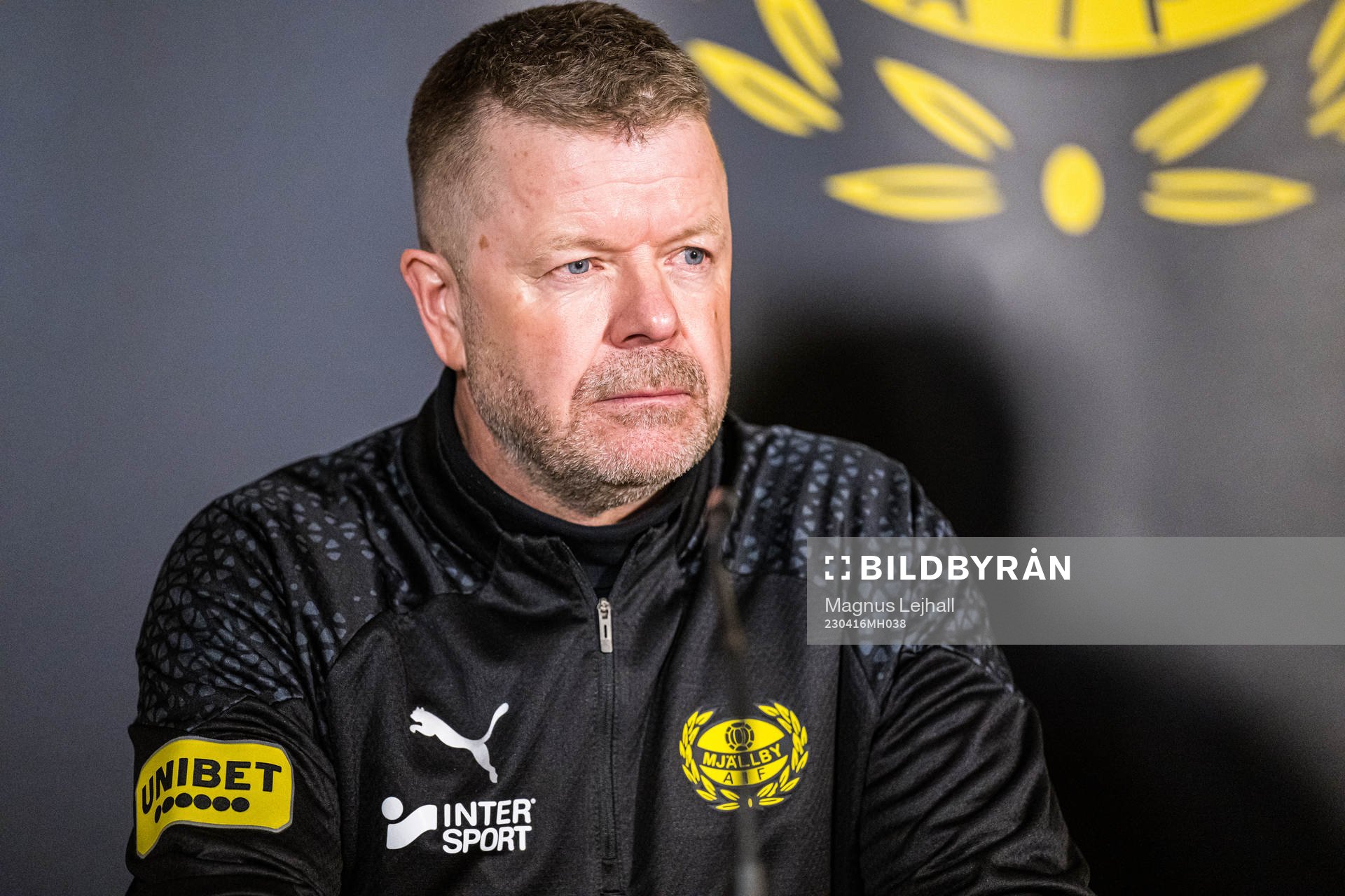 Mjällbys tränare Anders Torstensson under presskonferensen efter fotbollsmatchen i Allsvenskan mellan Mjällby och Degerfors den 16 april 2023 i Hällevik.