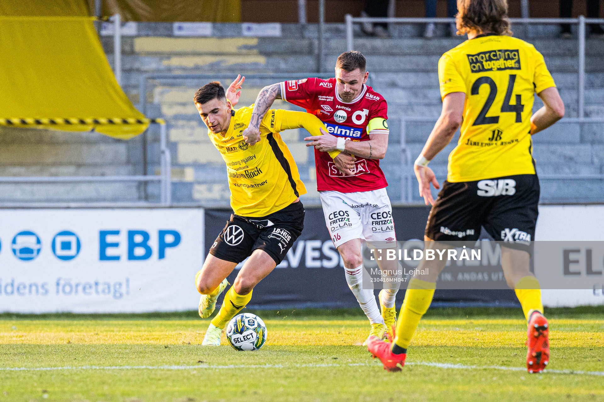 Degerfors Rasmus Örqvist och Mjällbys Noah Eile
