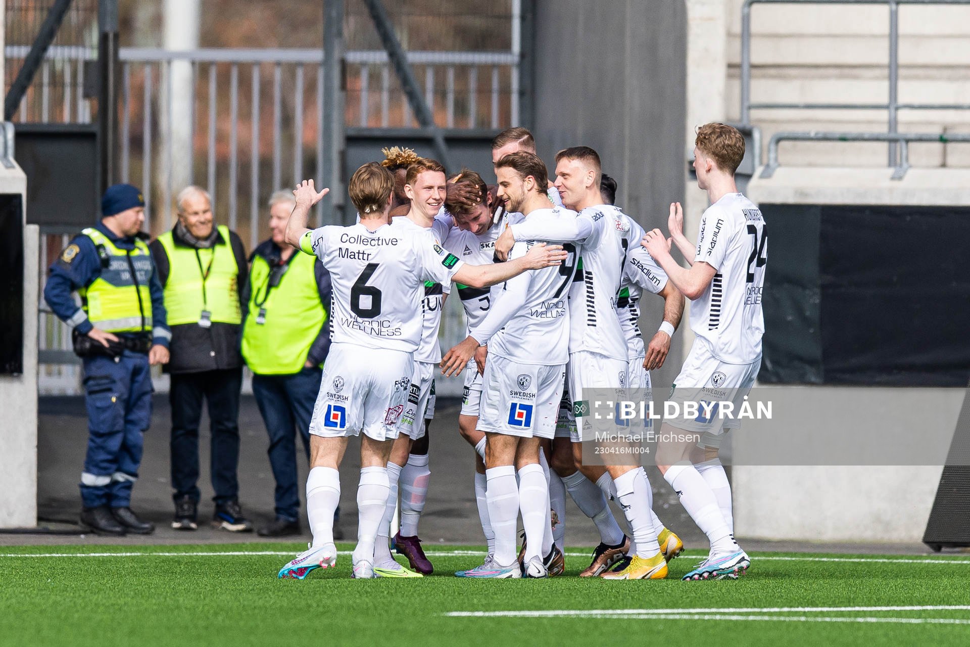 GAIS Robin Frej jublar med lagkamrater