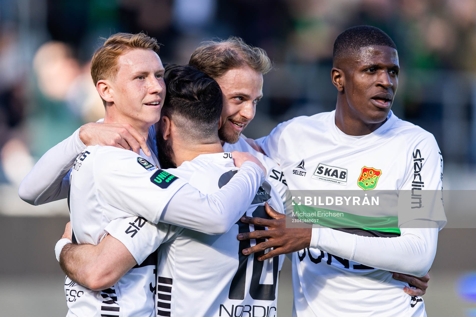 GAIS Julius Lindberg jublar med Gustav Lundgren, Mervan