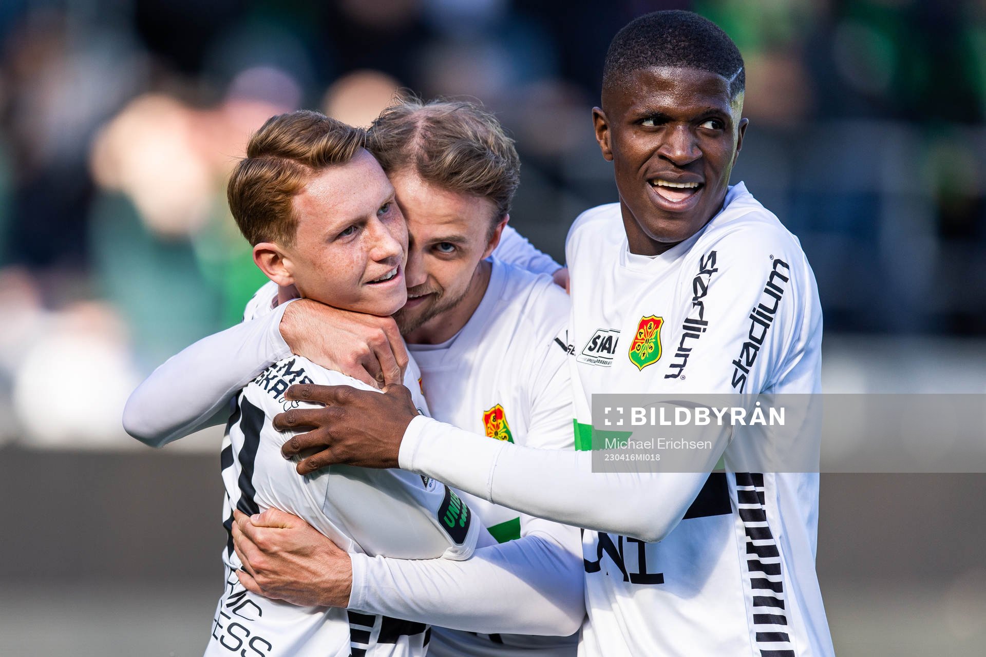 GAIS Julius Lindberg jublar med Gustav Lundgren och