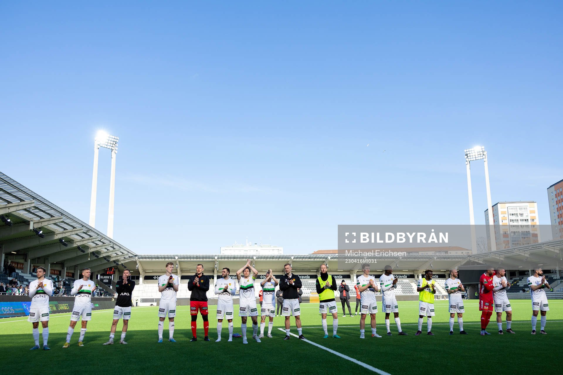 GAIS tackar publiken efter fotbollsmatchen i Superettan mellan Utsikten och GAIS den 16 april 2023 i Göteborg. 
