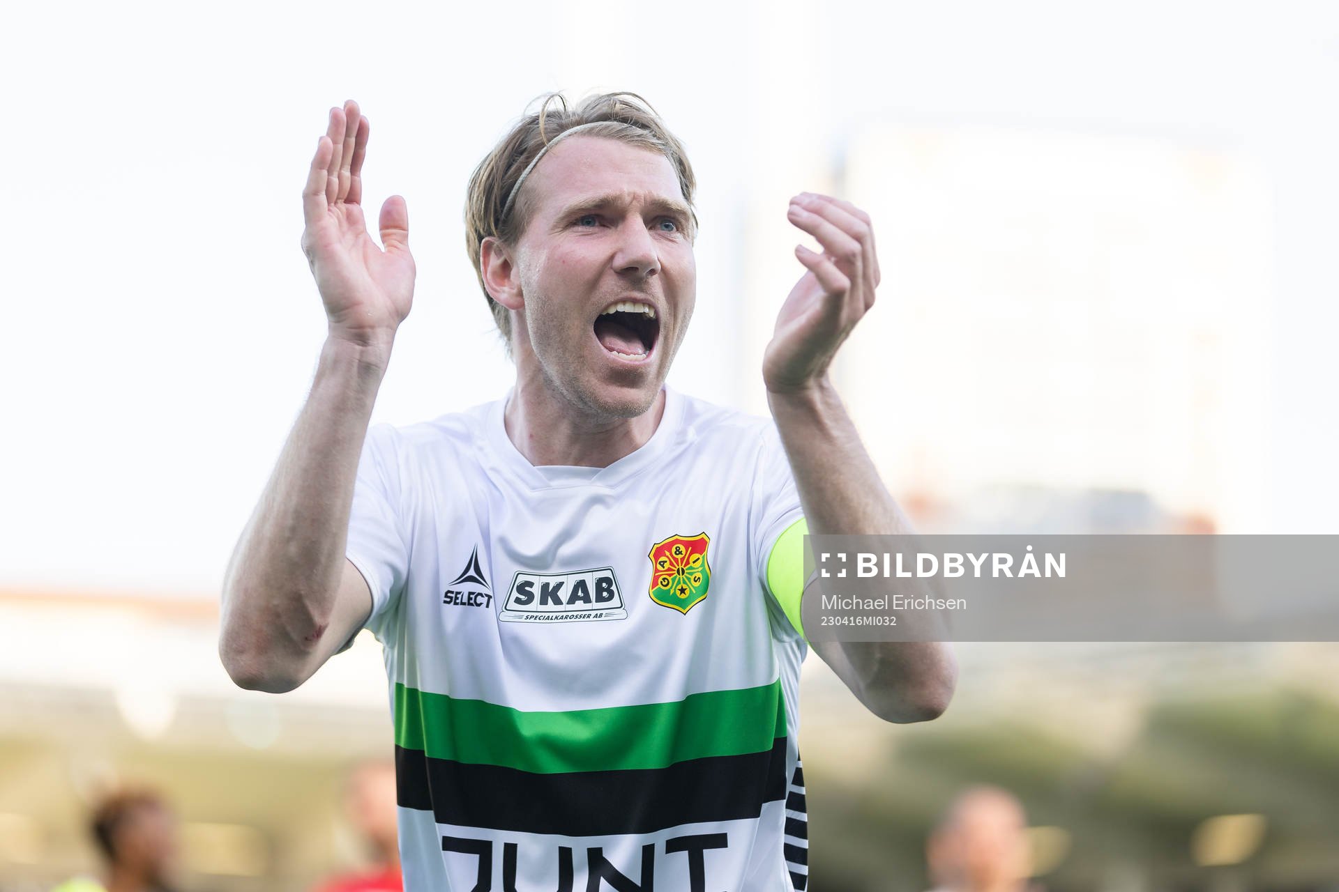GAIS August Wängberg jublar och tackar publiken
