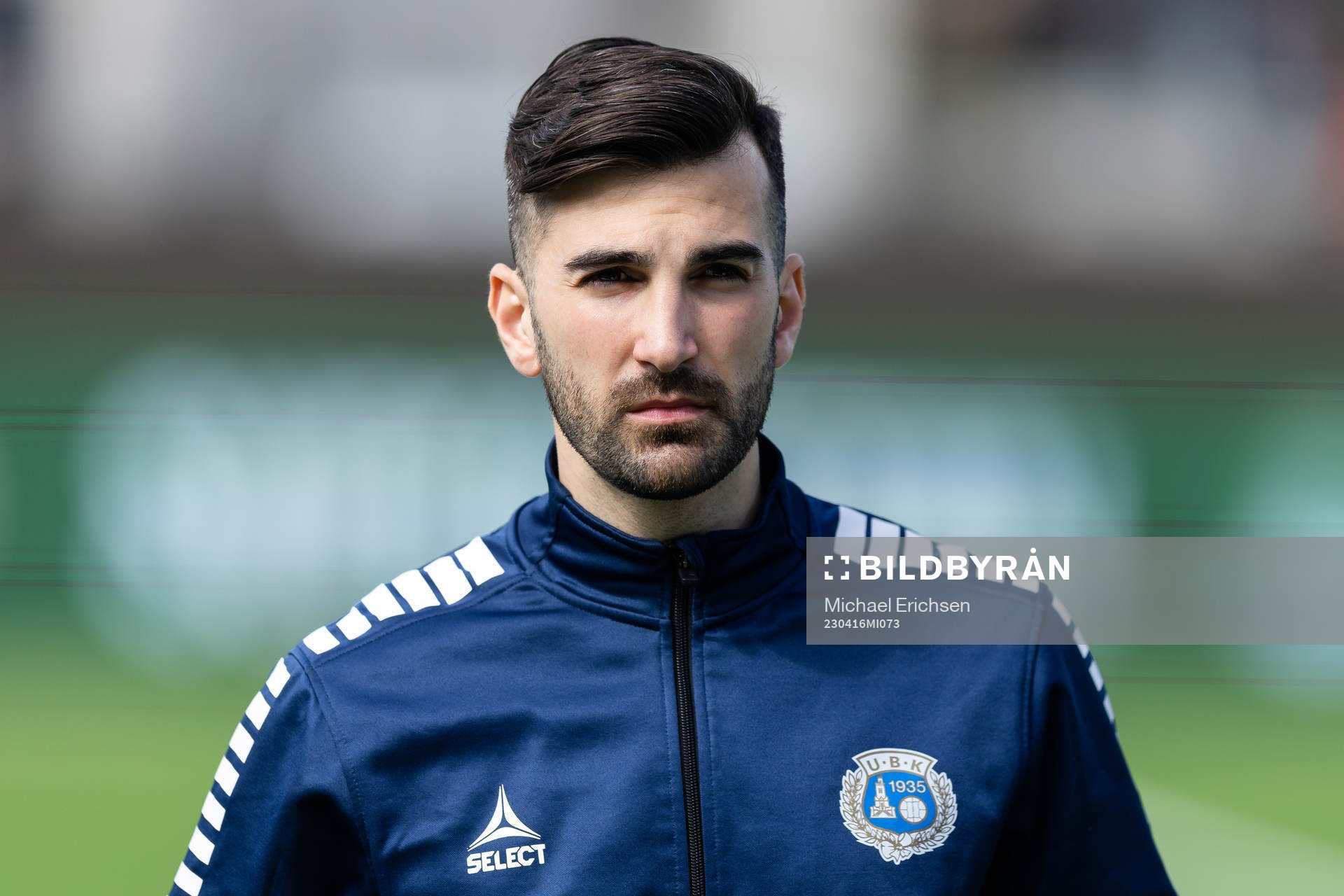 Utsiktens Allan Mohideen på line up innan fotbollsmatchen