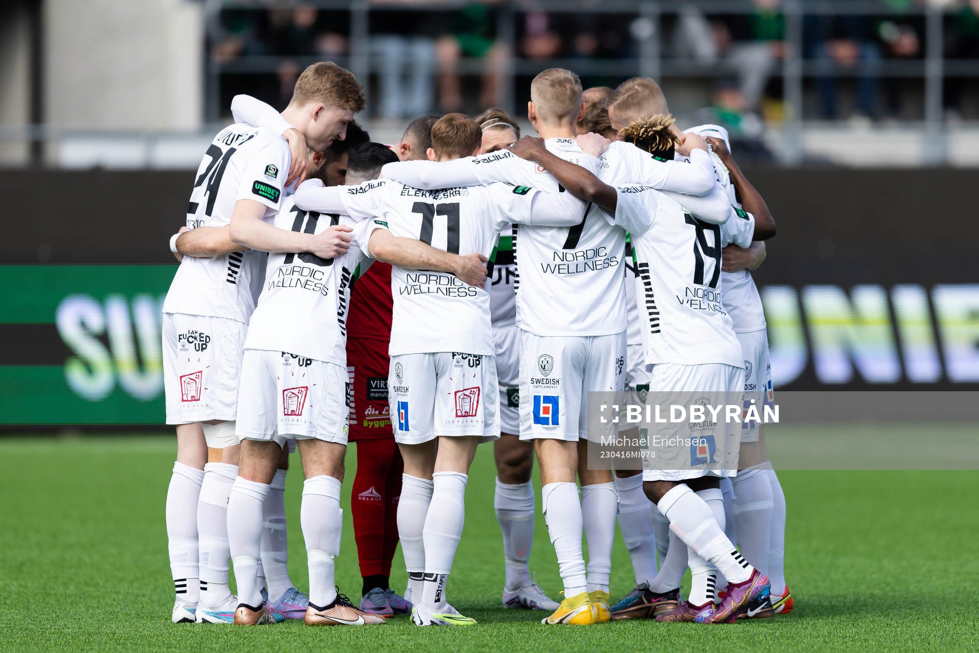 GAIS spelare samlade innan fotbollsmatchen i Superettan