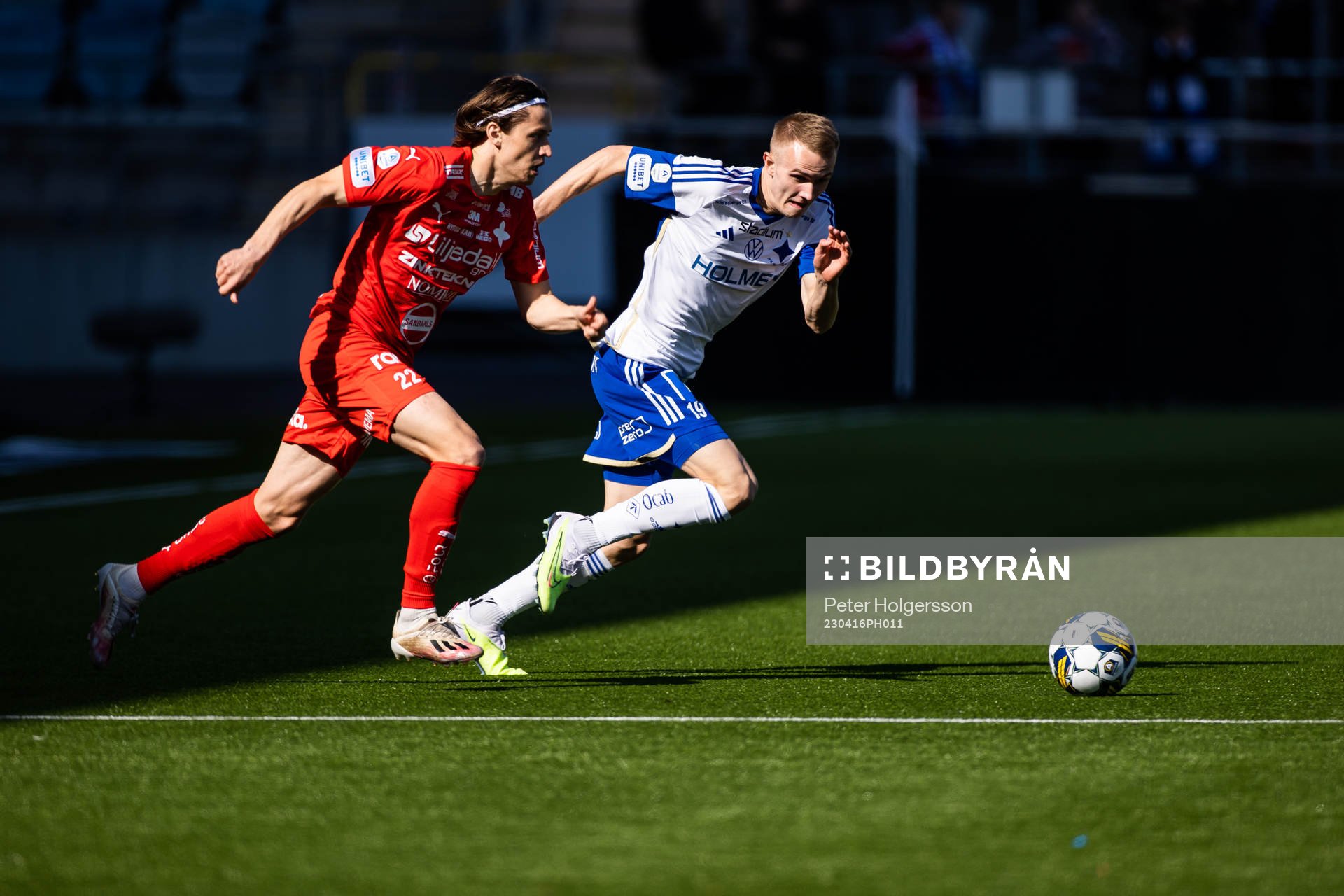 Värnamos Simon Thern och IFK Norrköpings Victor Stange
