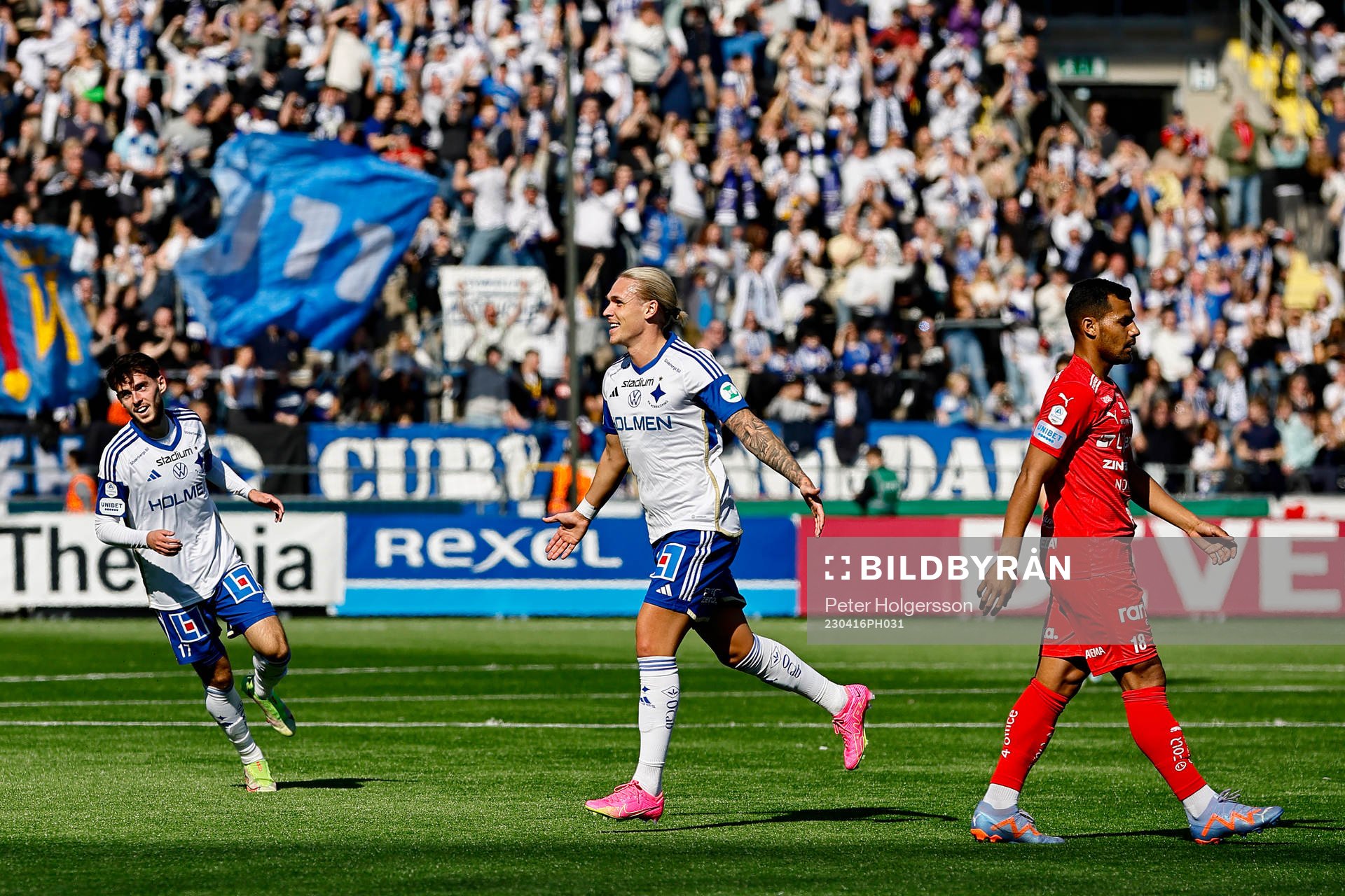 IFK Norrköpings Arnor Sigurdsson jublar medan Värnamos