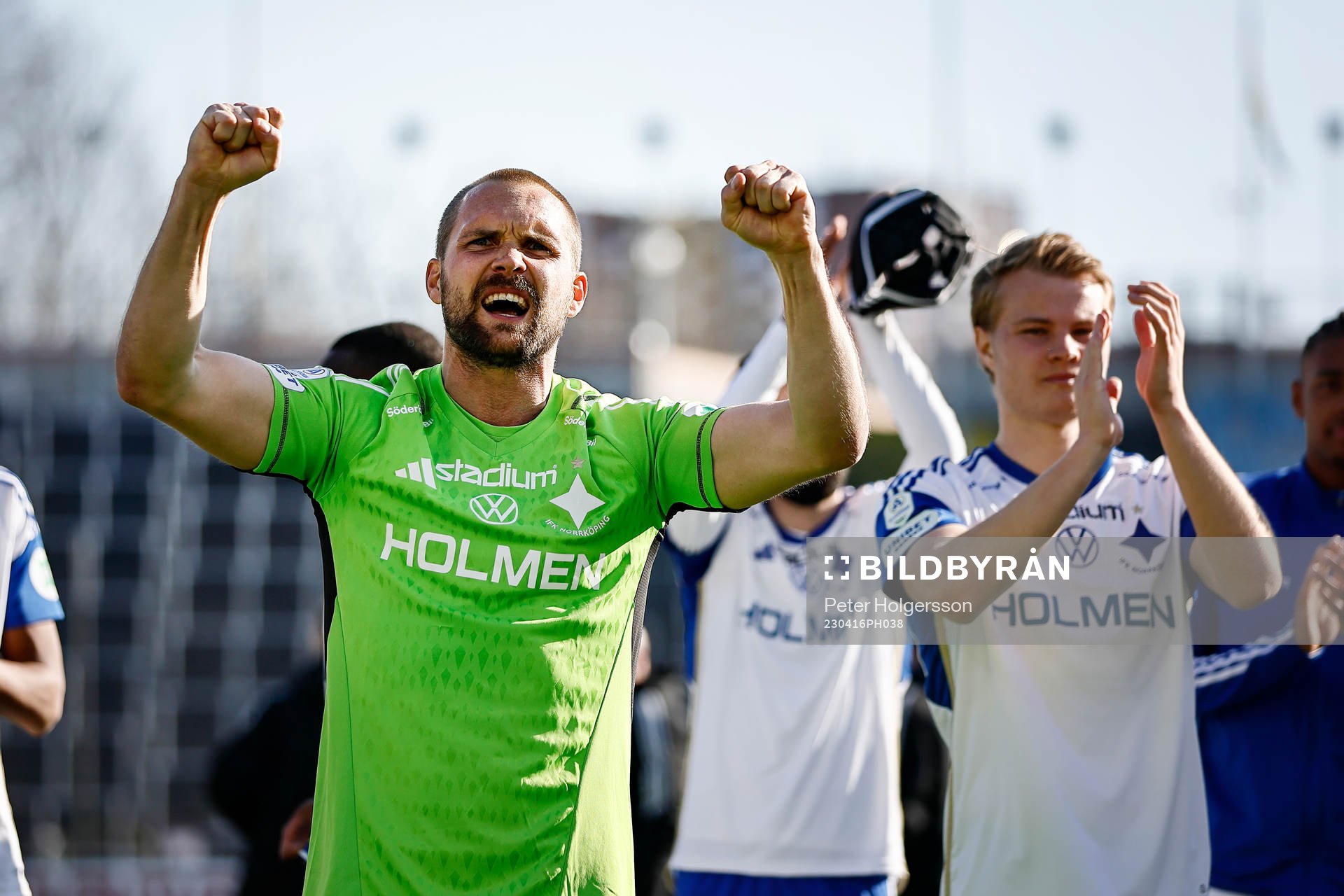 IFK Norrköpings målvakt Oscar Jansson jublar